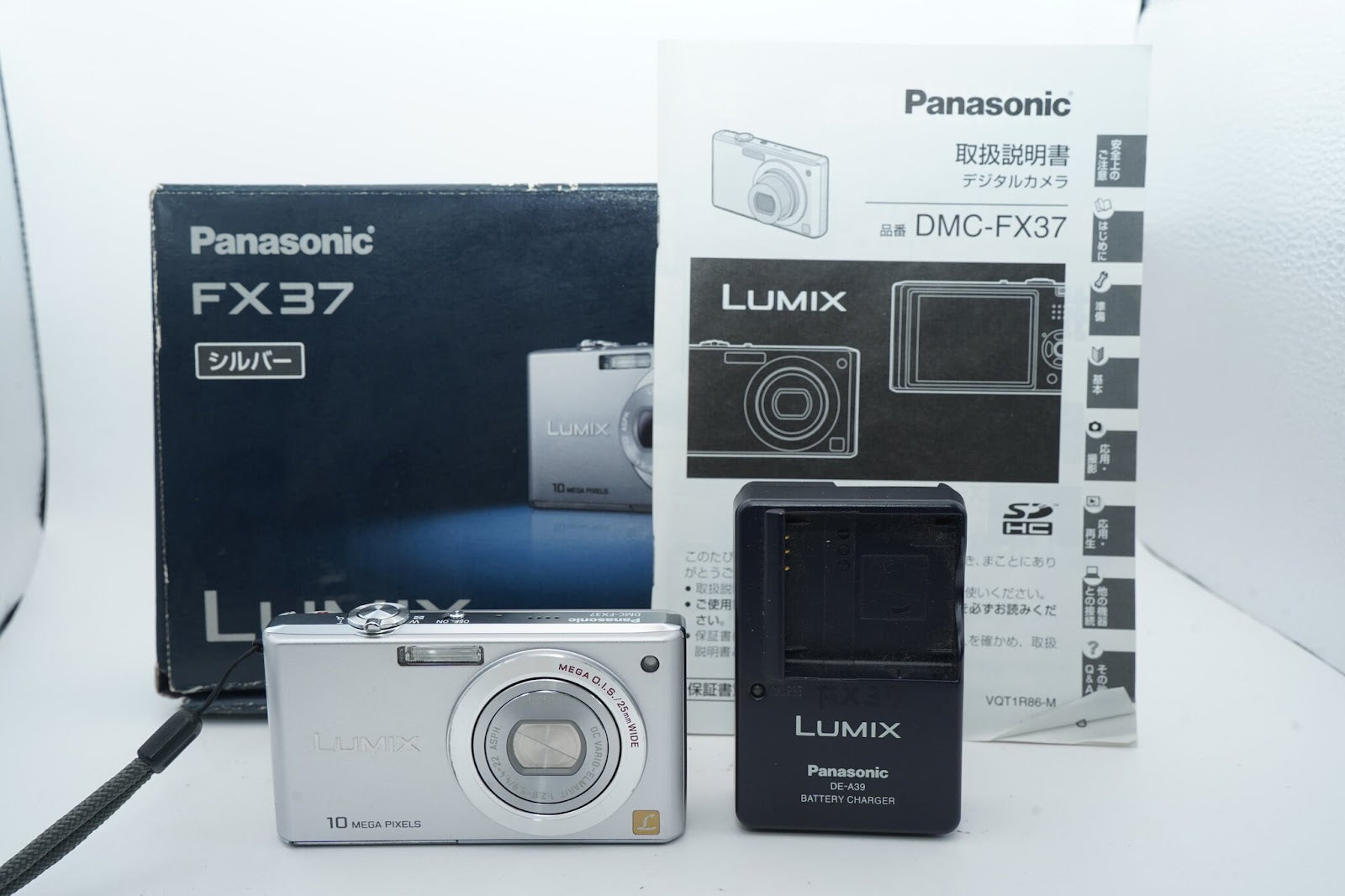 Panasonic LUMIX DMC-FX37 シルバー バッテリー 充電器 箱 付属
