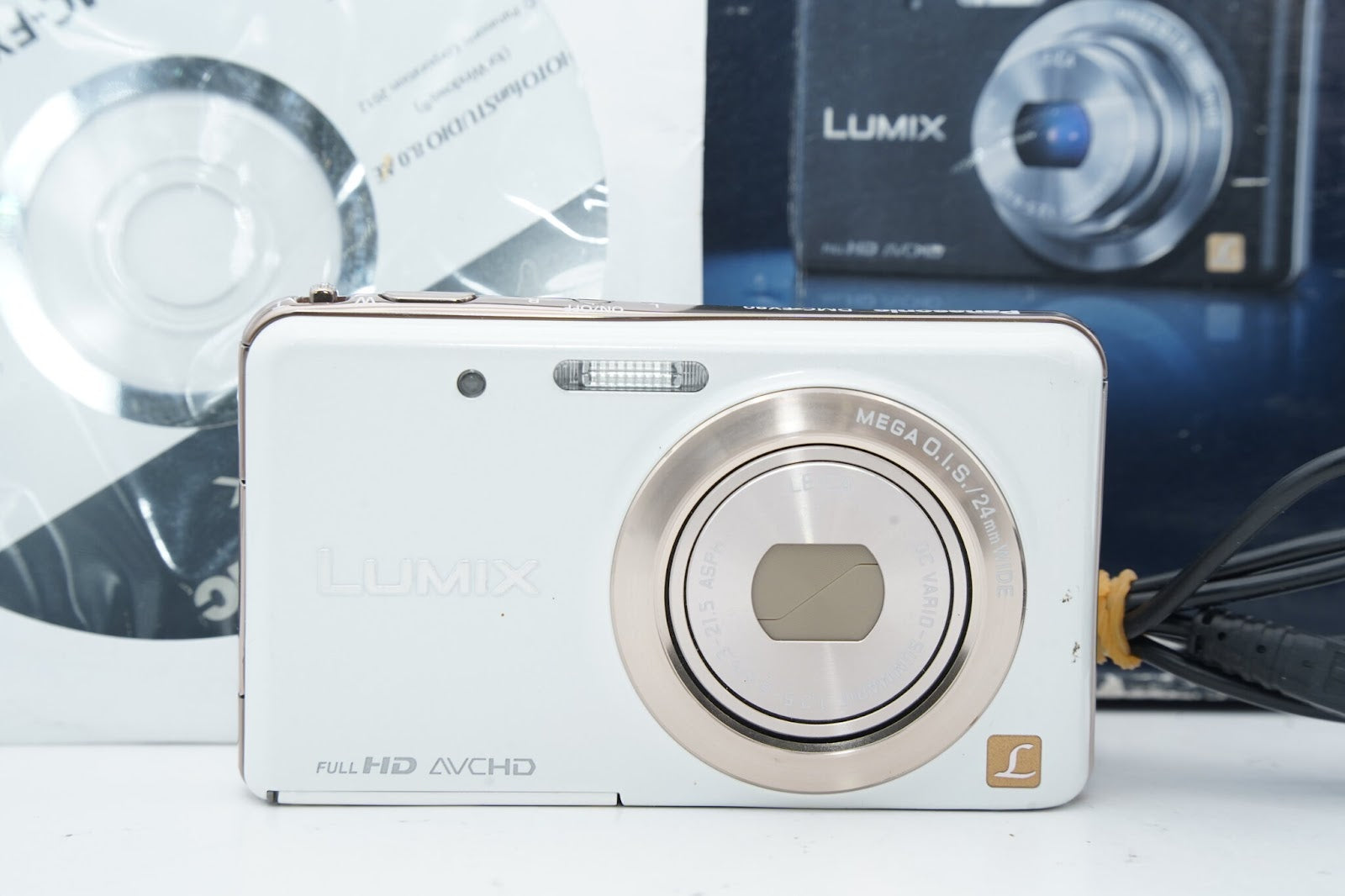 Panasonic LUMIX DMC-FX80 ホワイト 箱 バッテリー 充電器付属