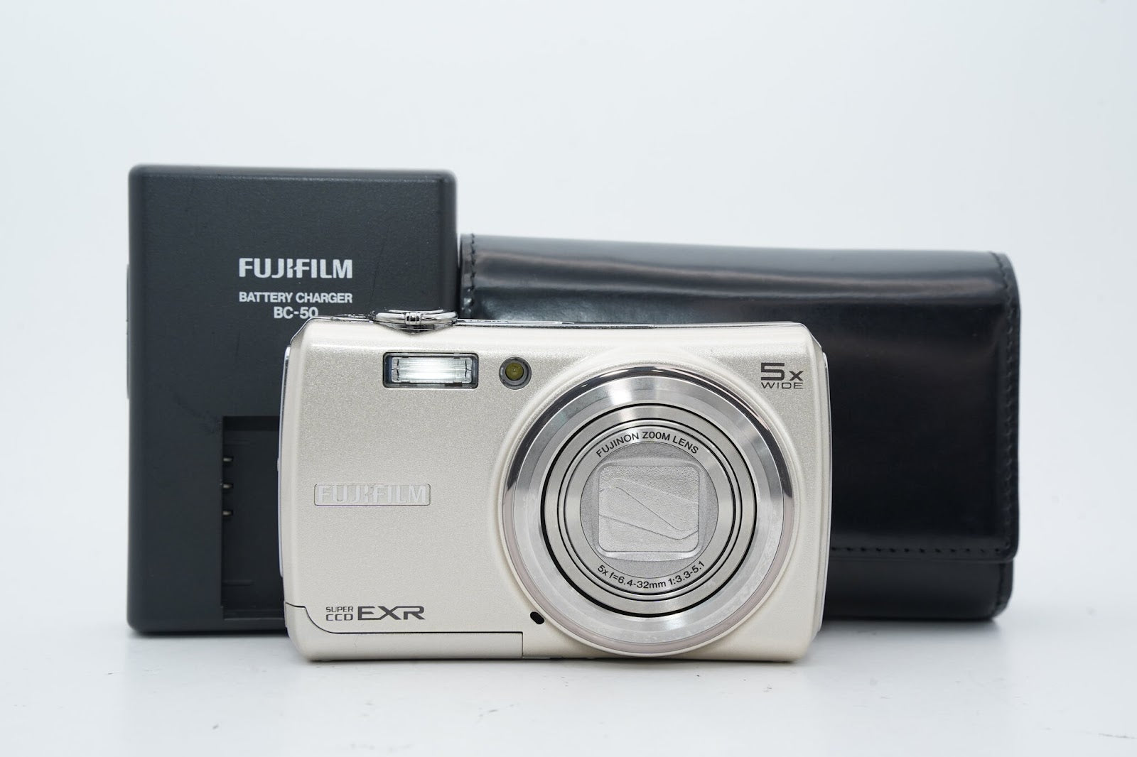 FUJIFILM FINEPIX F200 EXR ゴールドバッテリー 充電器付属