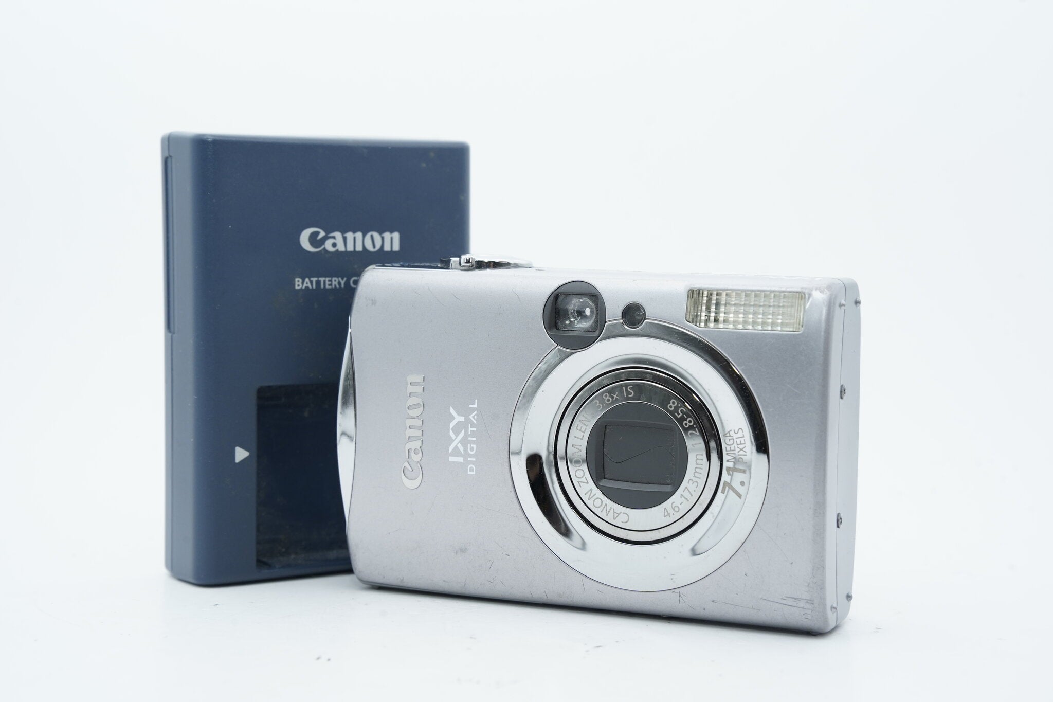 Canon IXY DIGITAL 900 IS 動作良好 充電器付 Canon IXY DIGITAL 900 IS シルバー バッテリー 充電器付属