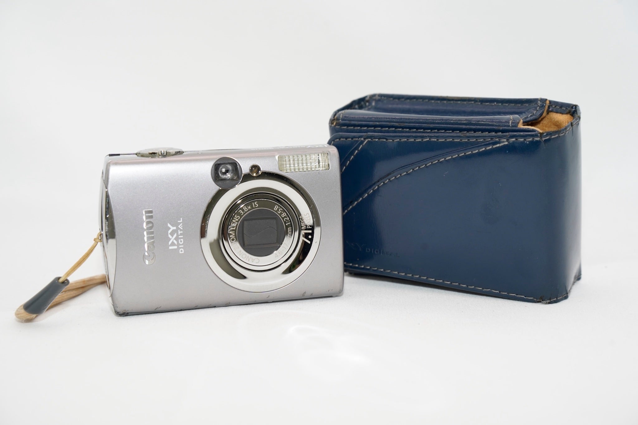 Canon IXY DIGITAL 900 IS シルバー 動作確認済 Canon IXY DIGITAL 900 IS シルバー バッテリー付属