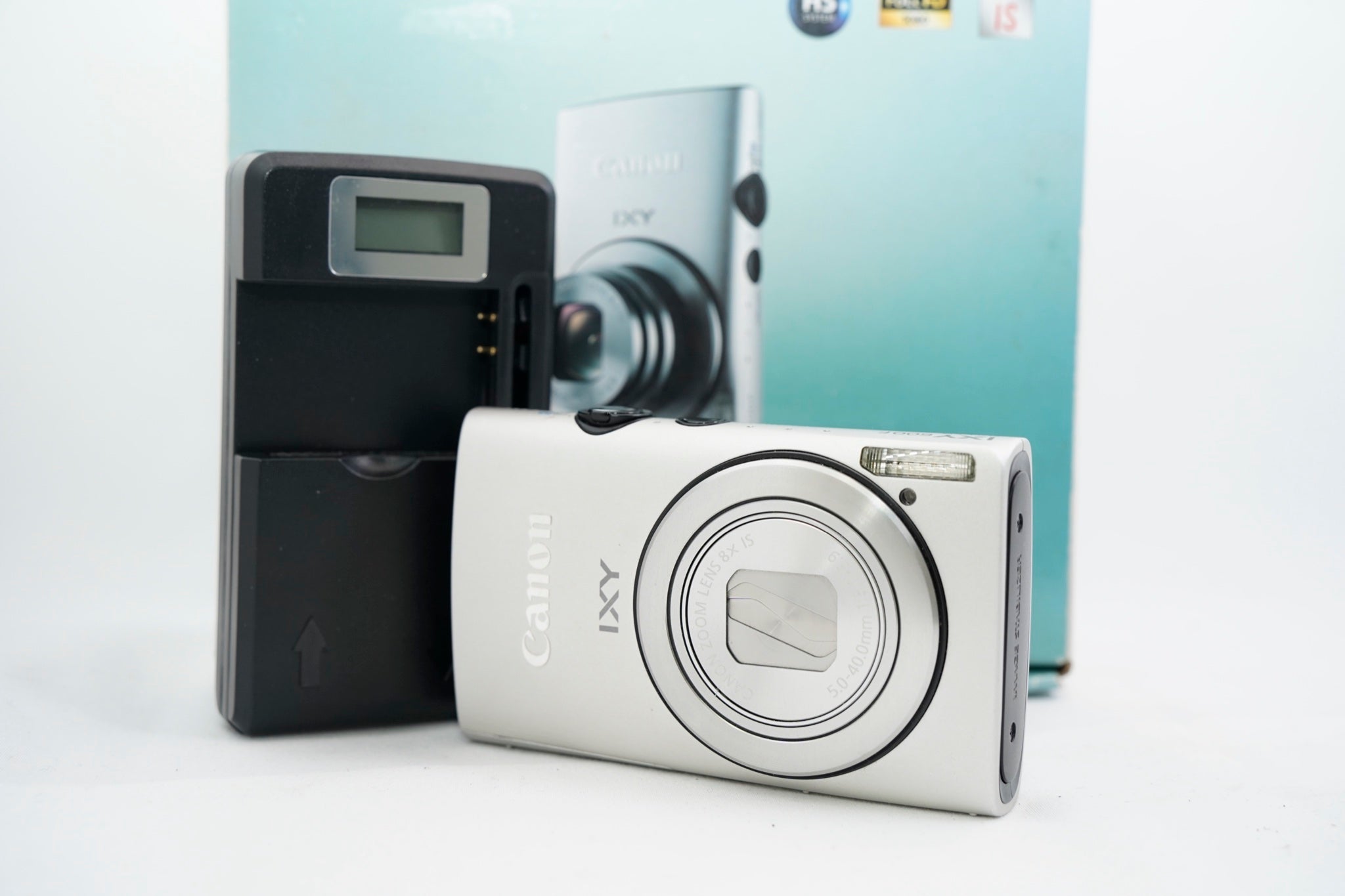 Canon IXY600F シルバー コンパクトデジタルカメラ　バッテリー2つ Canon IXY 600F ｼﾙﾊﾞｰ（付属：バッテリー, 箱）