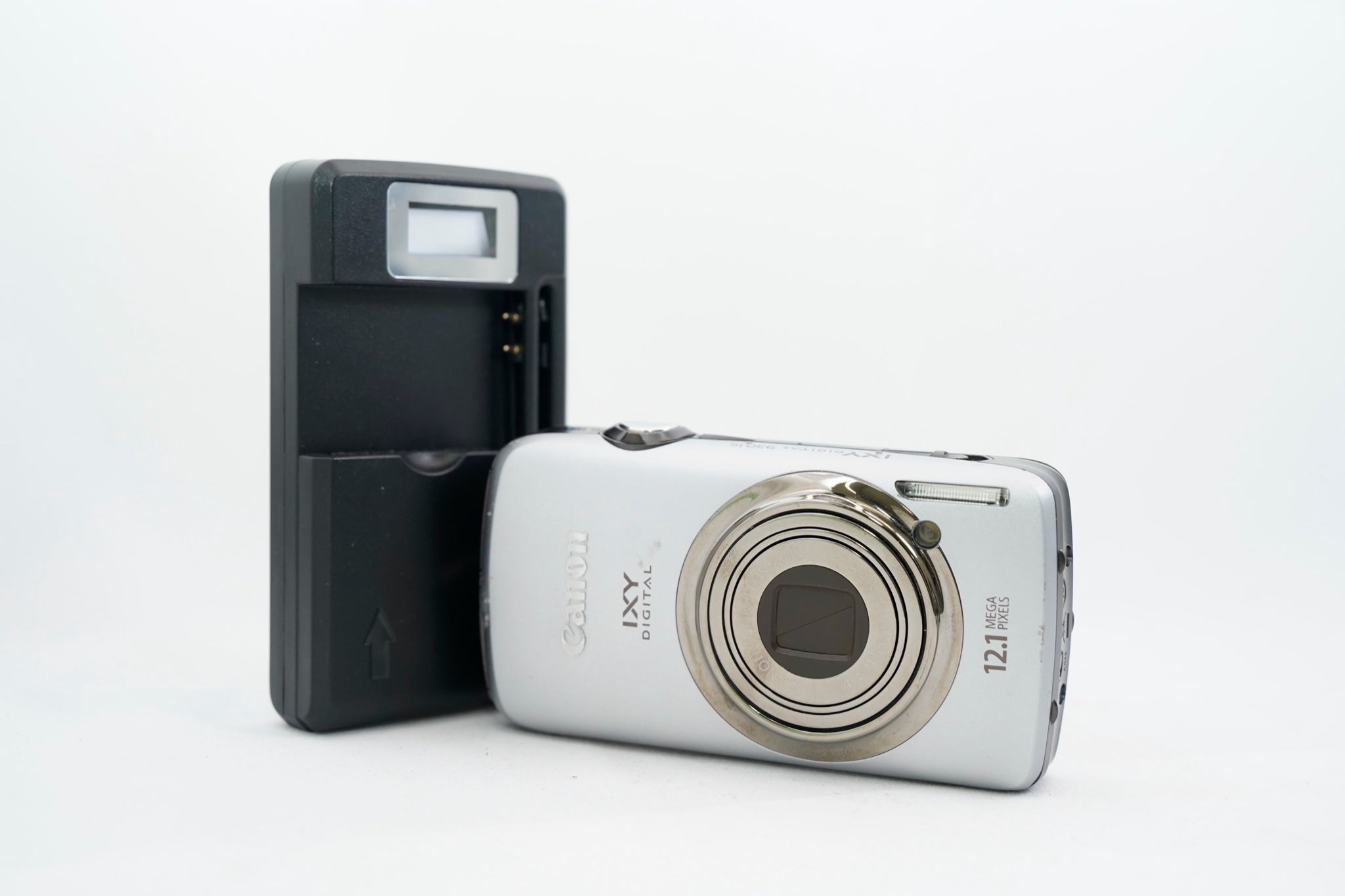 Canon IXY DIGITAL 930 IS シルバー (0513509524)(付属:バッテリー)