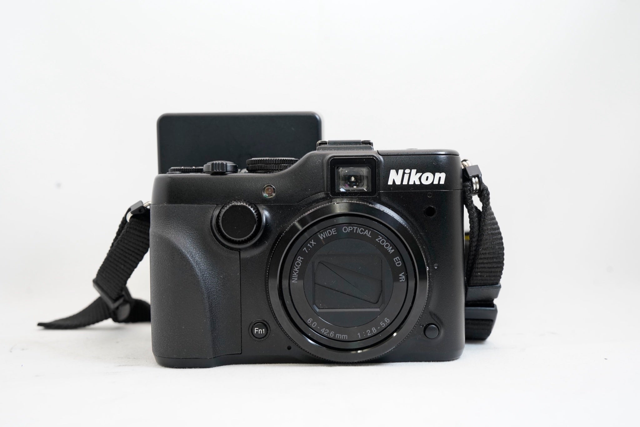NIKON COOLPIX P7100 ブラック 充電器付属
