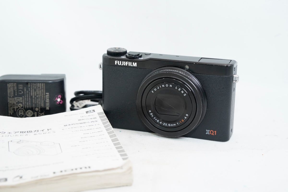FUJIFILM XQ1 ブラック(付属:充電器、バッテリー)