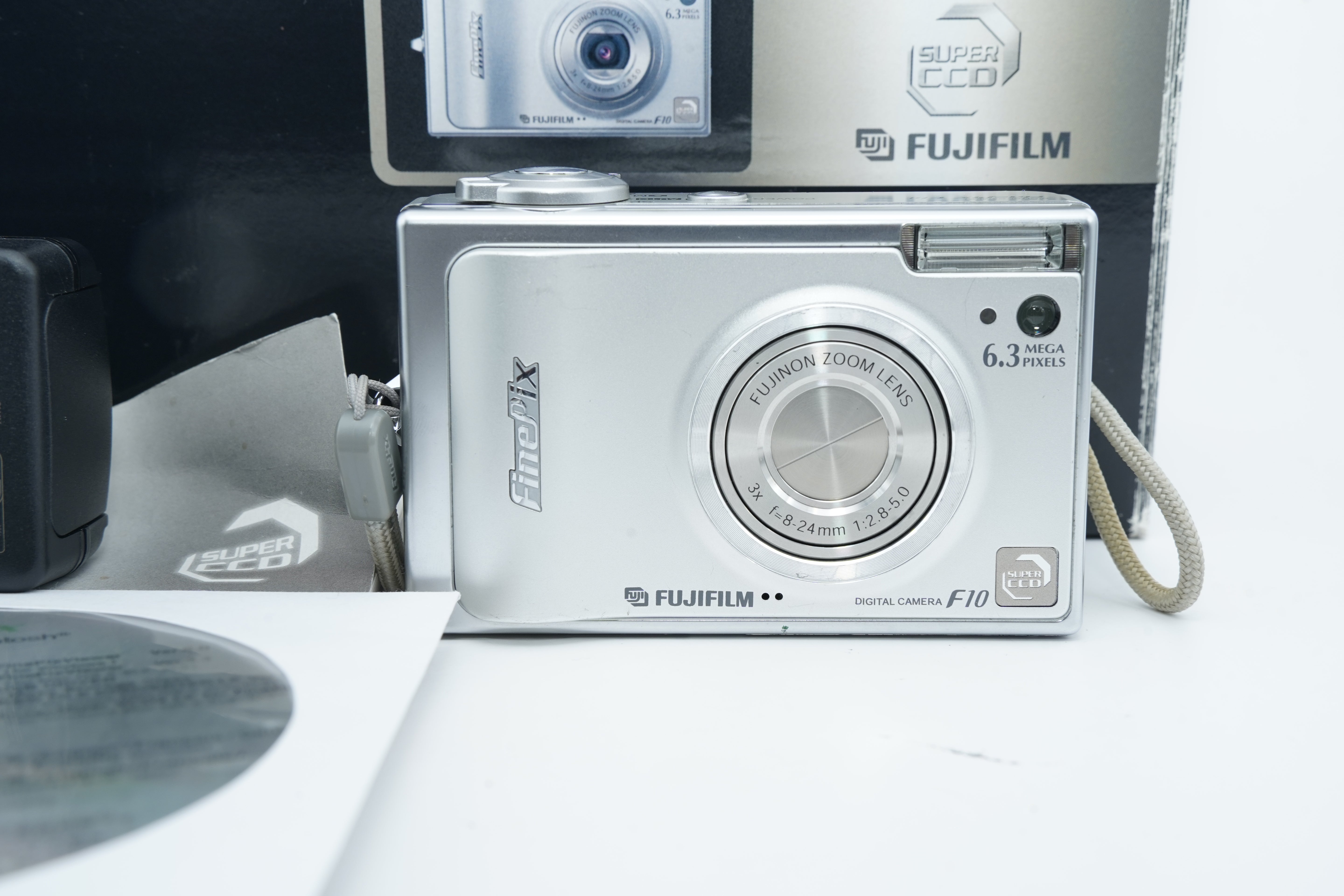 FUJIFILM FINEPIX F10 バッテリー・充電器・箱付属