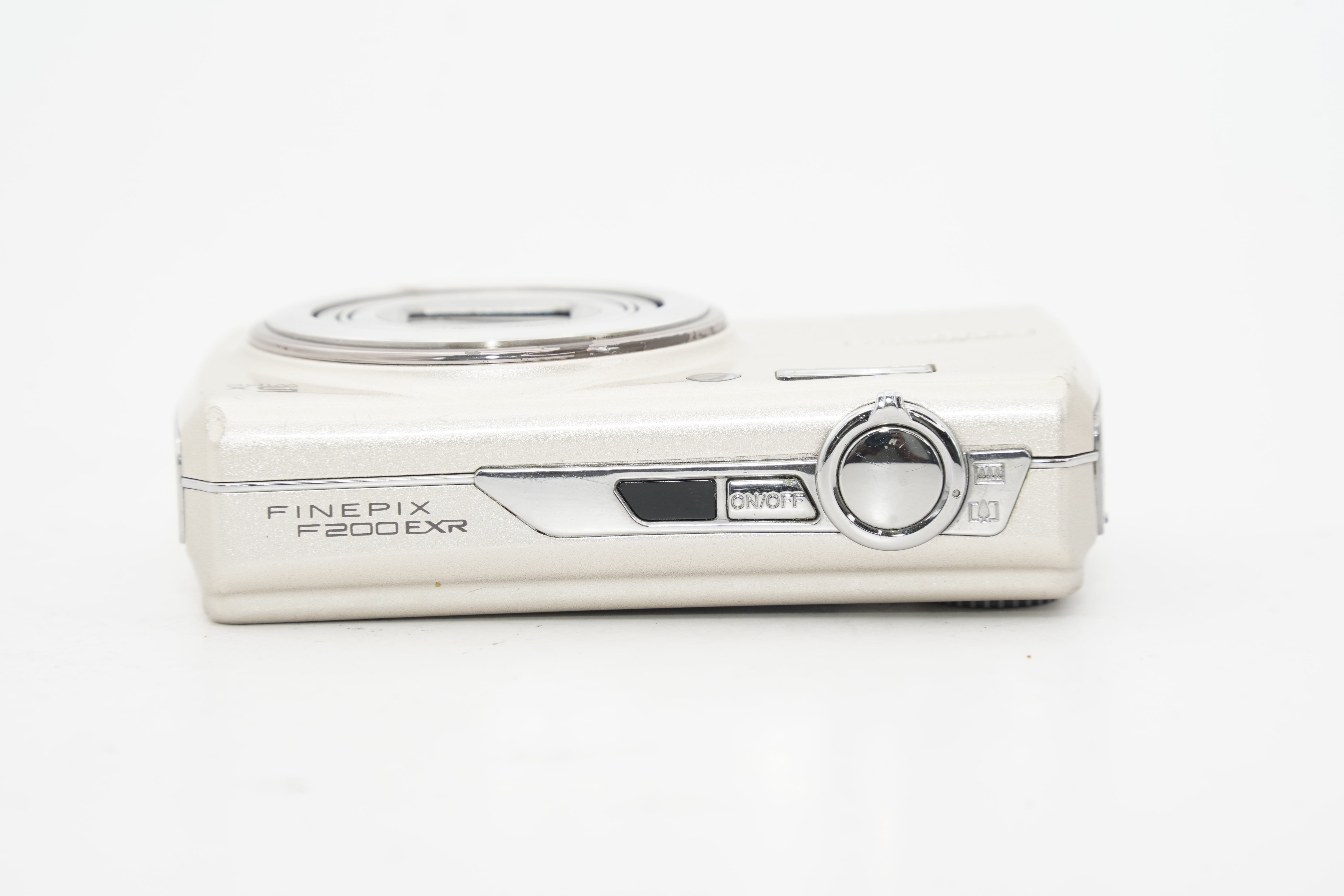 FUJIFILM FINEPIX F200 EXR シルバー