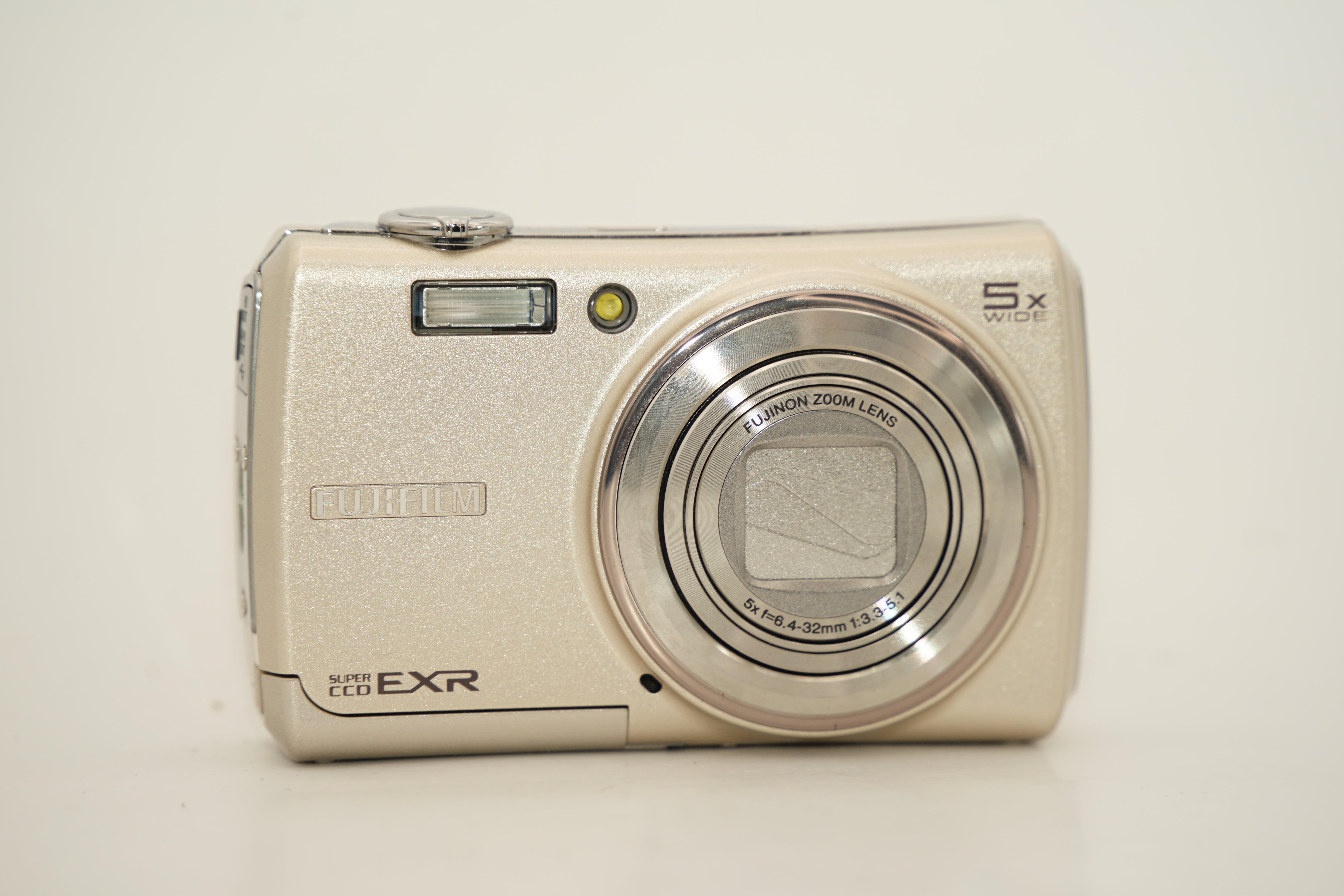 FUJIFILM FINEPIX F200 ゴールド バッテリー付属