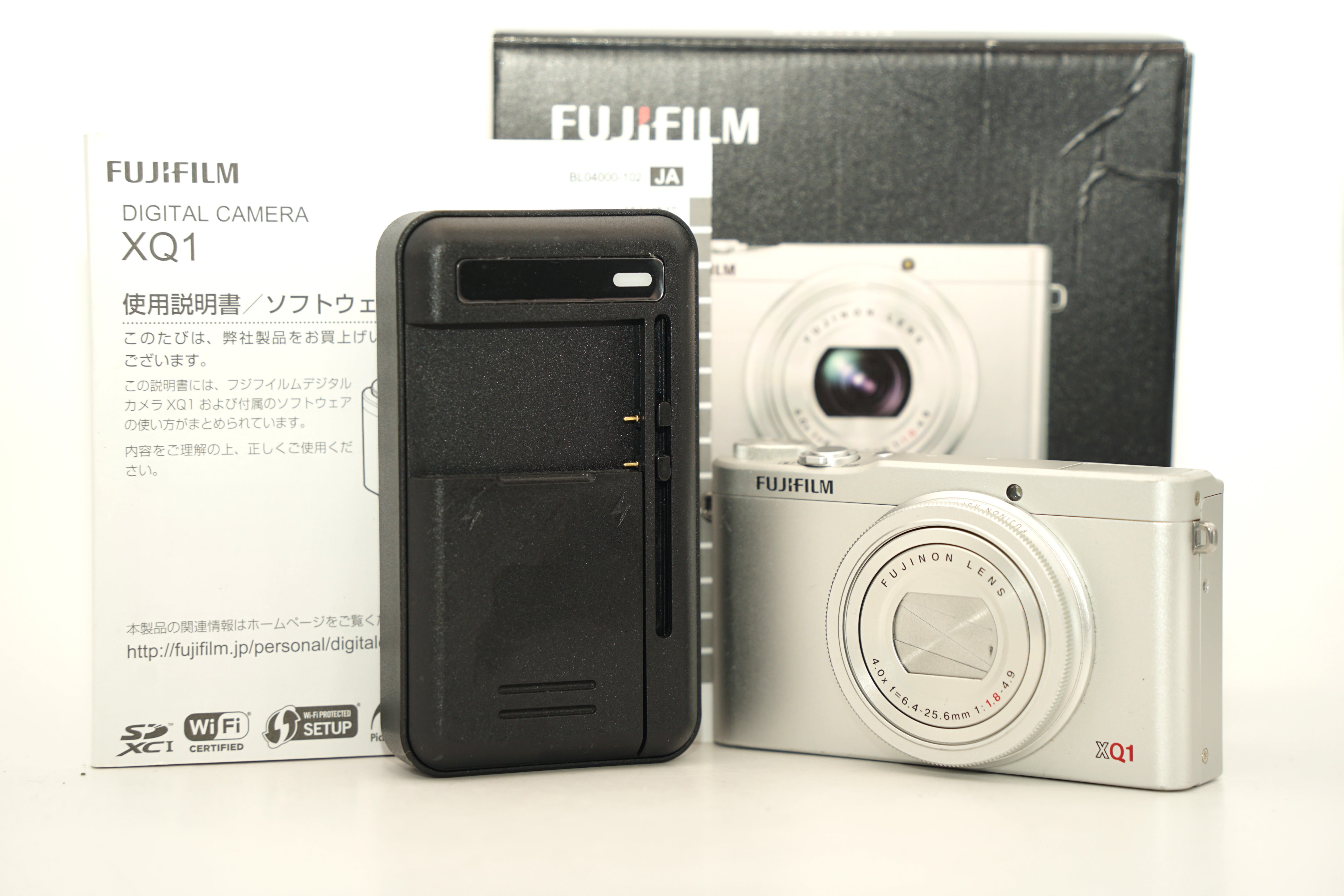 FUJIFILM XQ1 元箱 バッテリー 充電器付属
