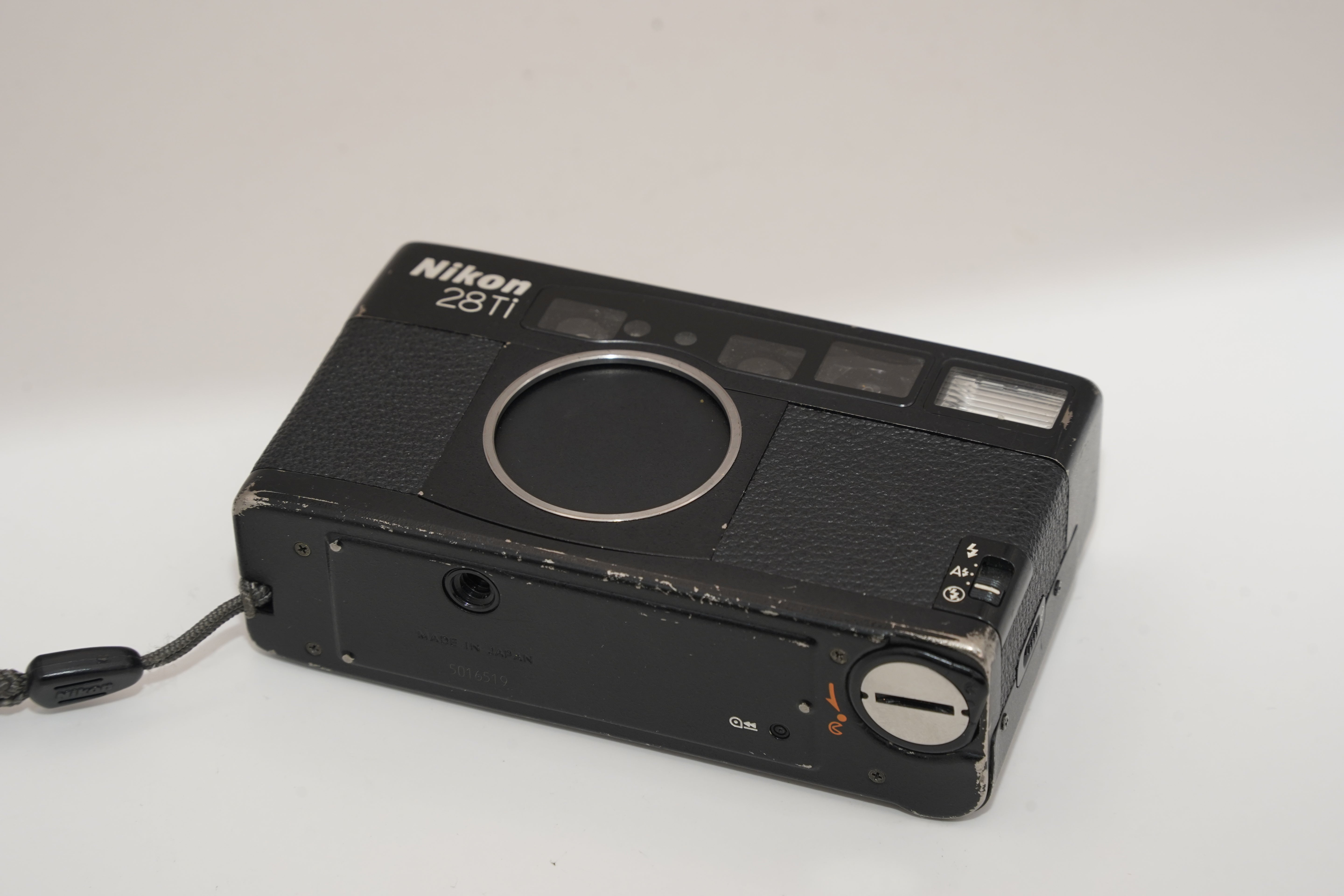 Nikon 28Ti ブラック