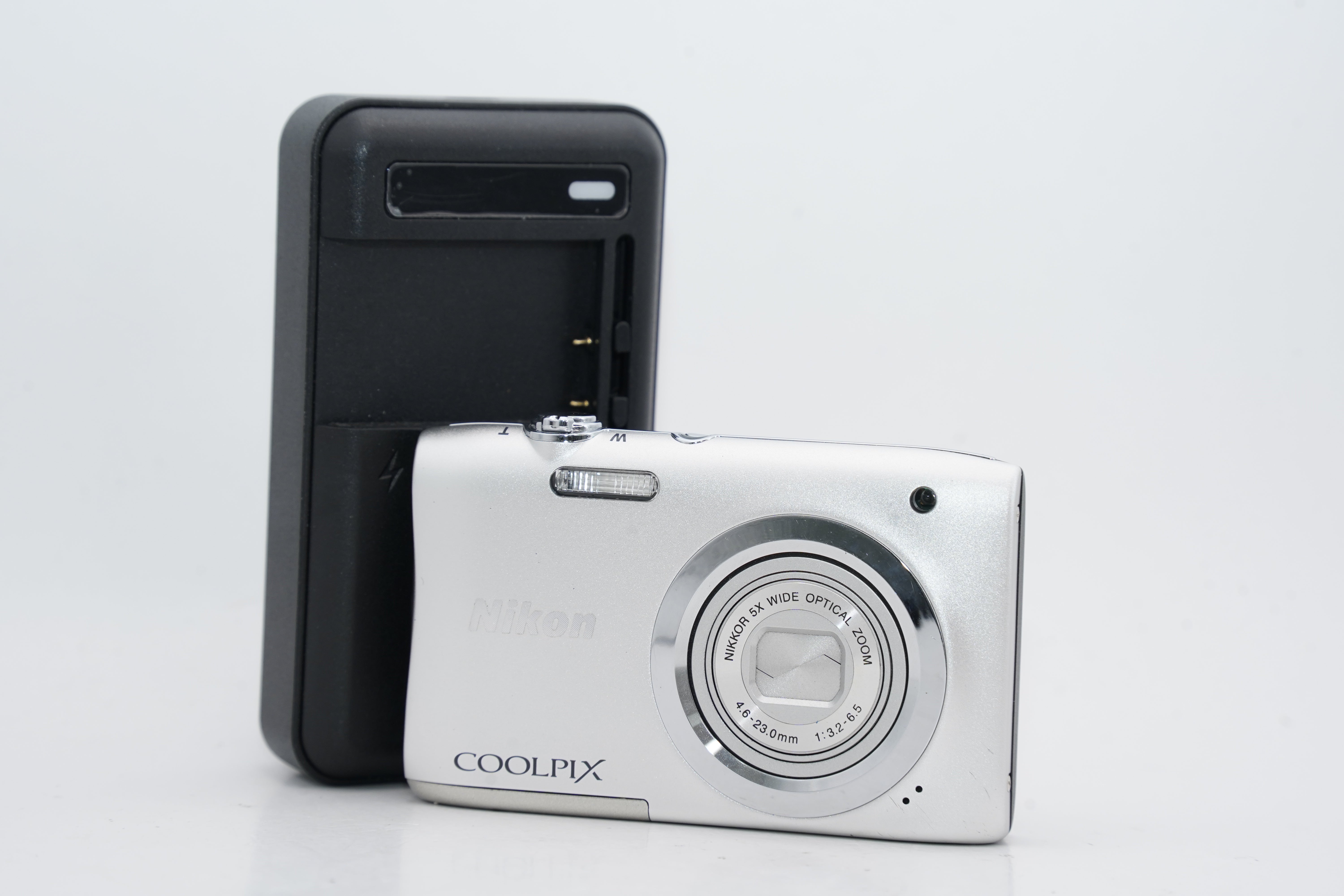 Nikon COOLPIX A100 ｼﾙﾊﾞｰ バッテリー 充電器付属