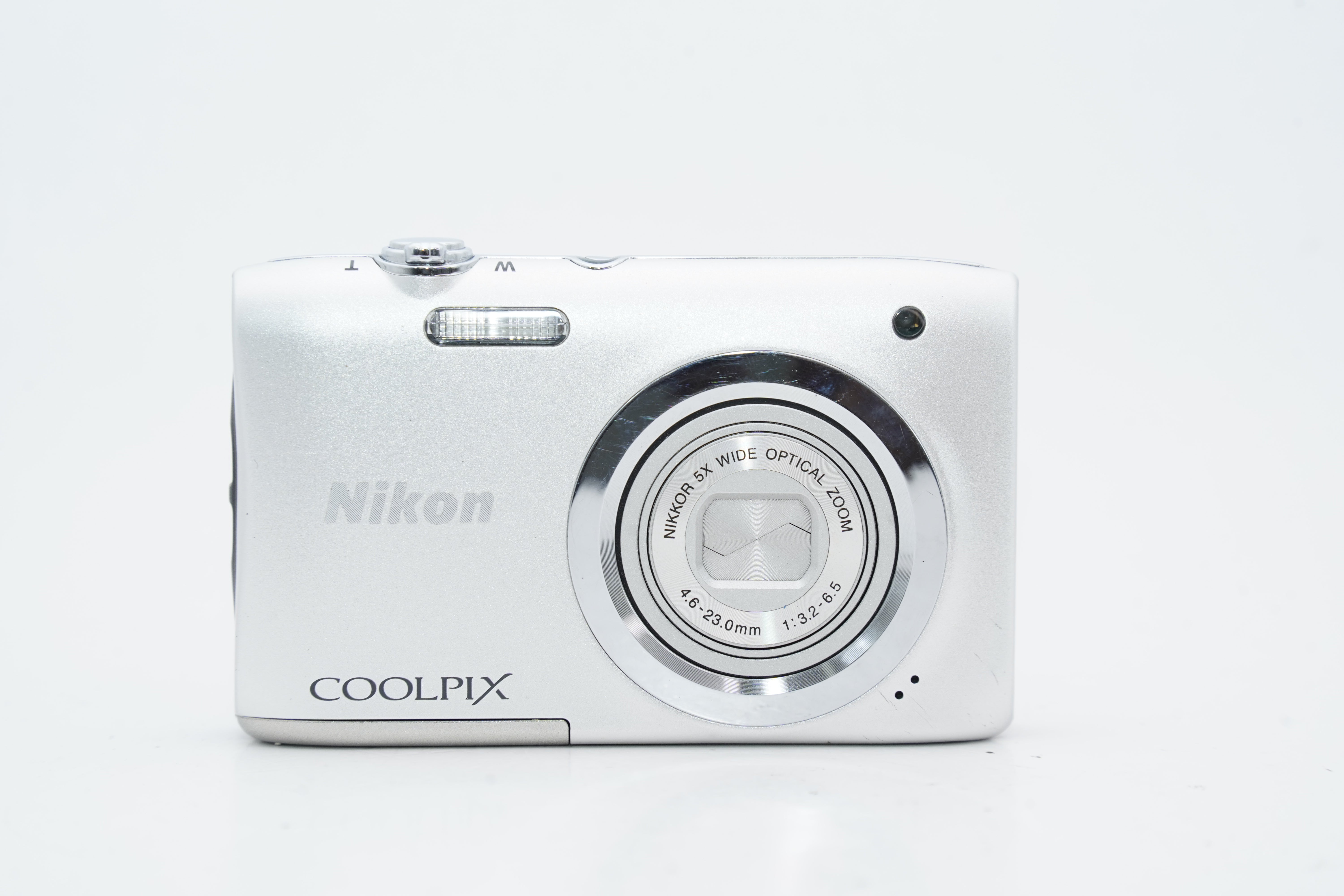 Nikon COOLPIX A100 シルバー 充電器付き Nikon COOLPIX A100 ｼﾙﾊﾞｰ バッテリー 充電器付属