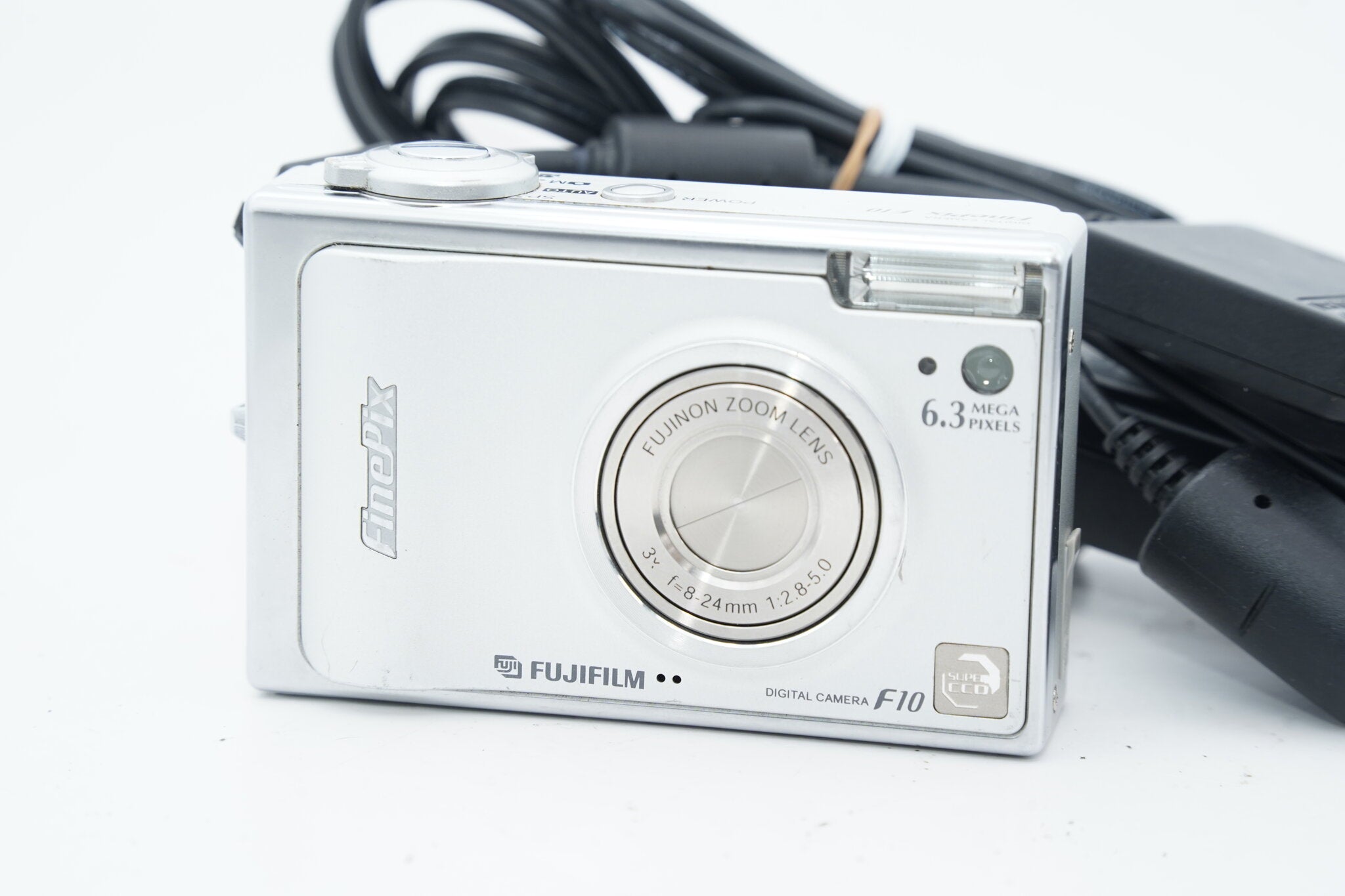 【動作確認済】FUJIFILM FinePix F10 シルバー 充電器付属 FUJIFILM FINEPIX F10 バッテリー 充電器付属