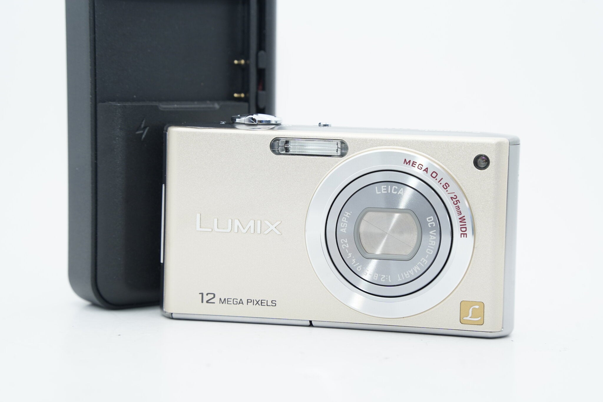 Panasonic LUMIX DMC-FX40バッテリー 充電器　動作確認済み Panasonic LUMIX DMC-FX40 ｺﾞｰﾙﾄﾞ バッテリー 充電器付属