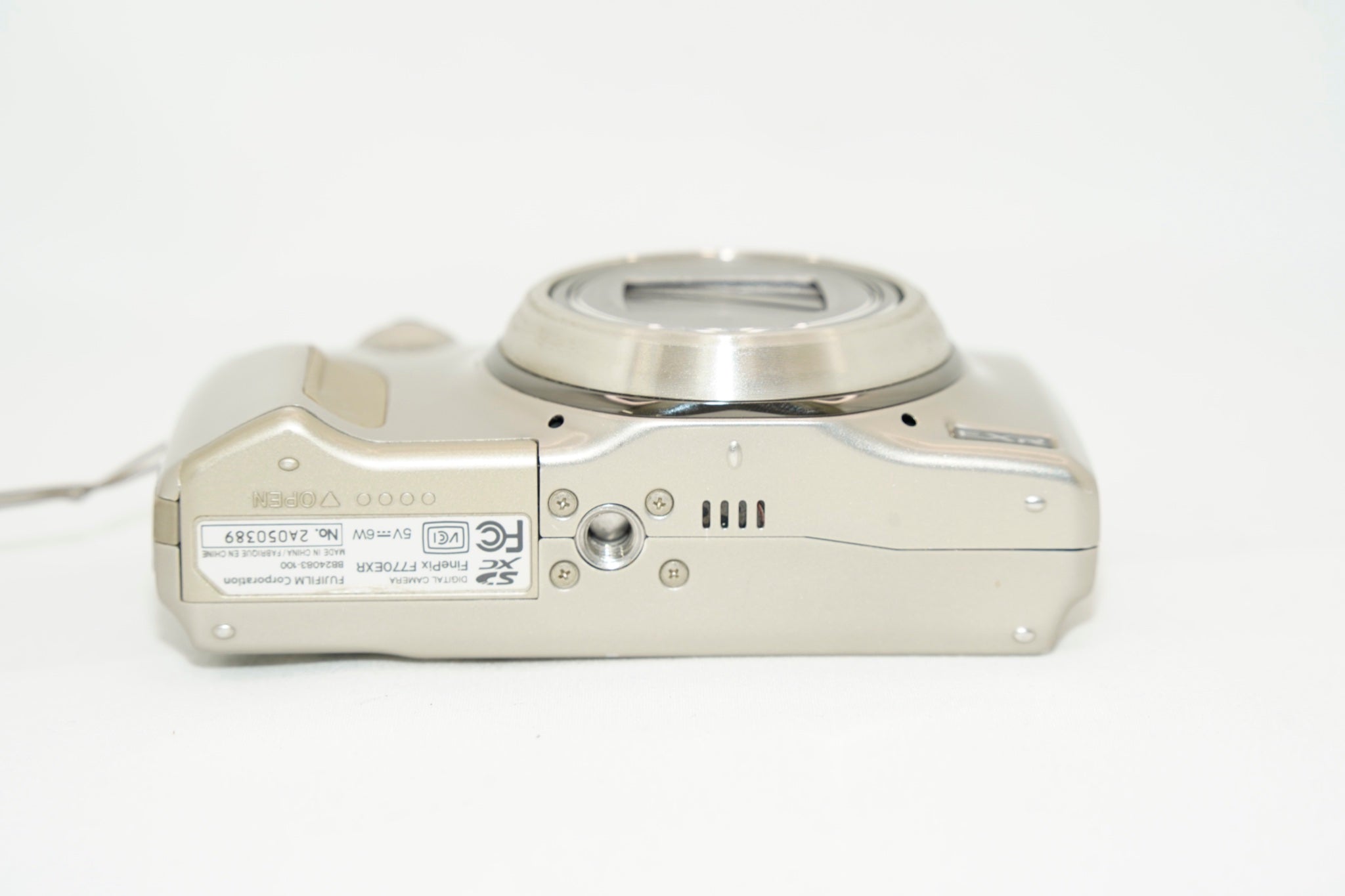FUJIFILM FINEPIX F770 EXR シルバー