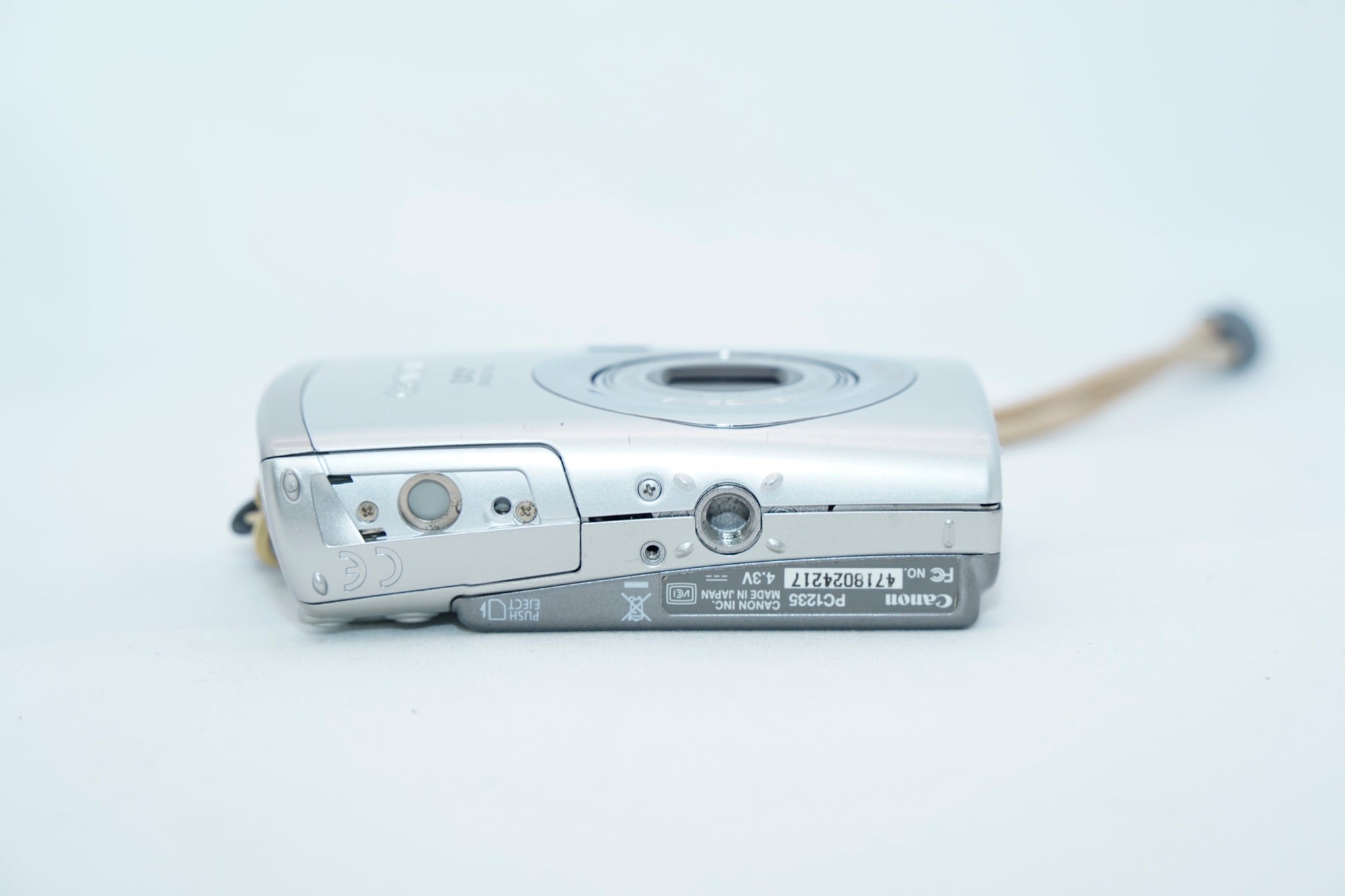 Canon IXY DIGITAL 810 IS #3665 - 4