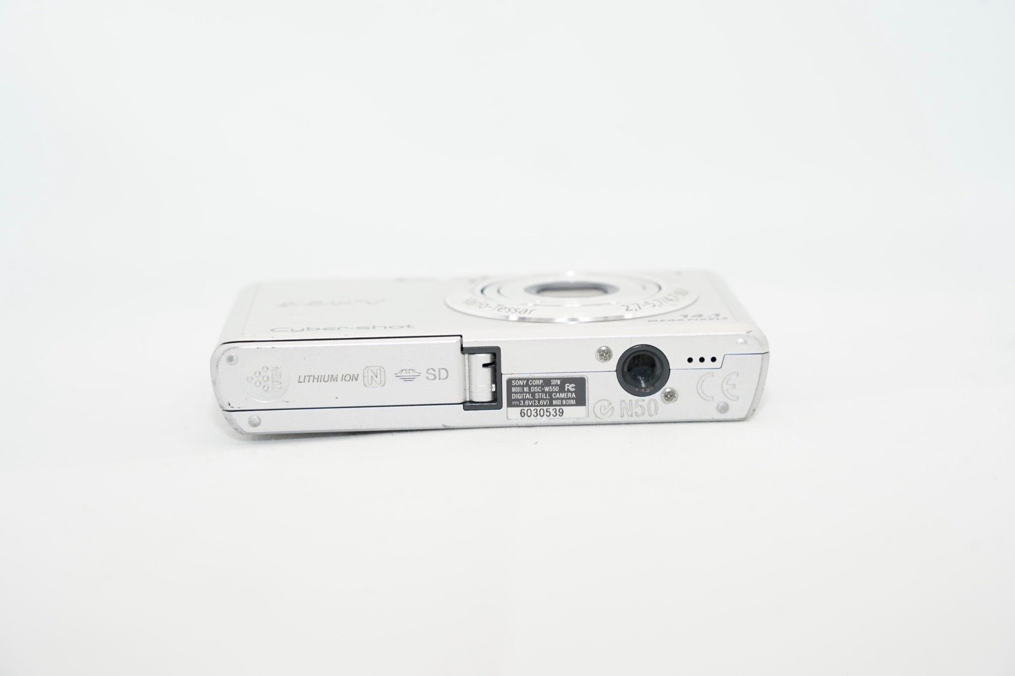 Cyber-shot DSC-W550 バッテリー付属