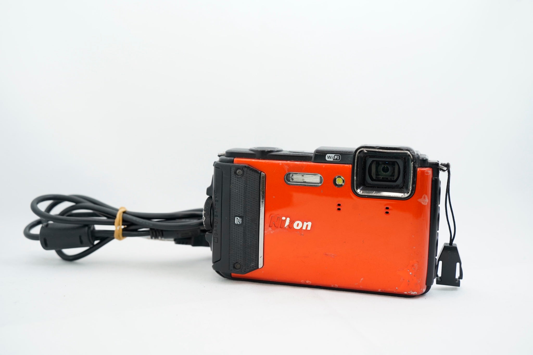 Nikon COOLPIX AW130（付属：ケーブル充電器）