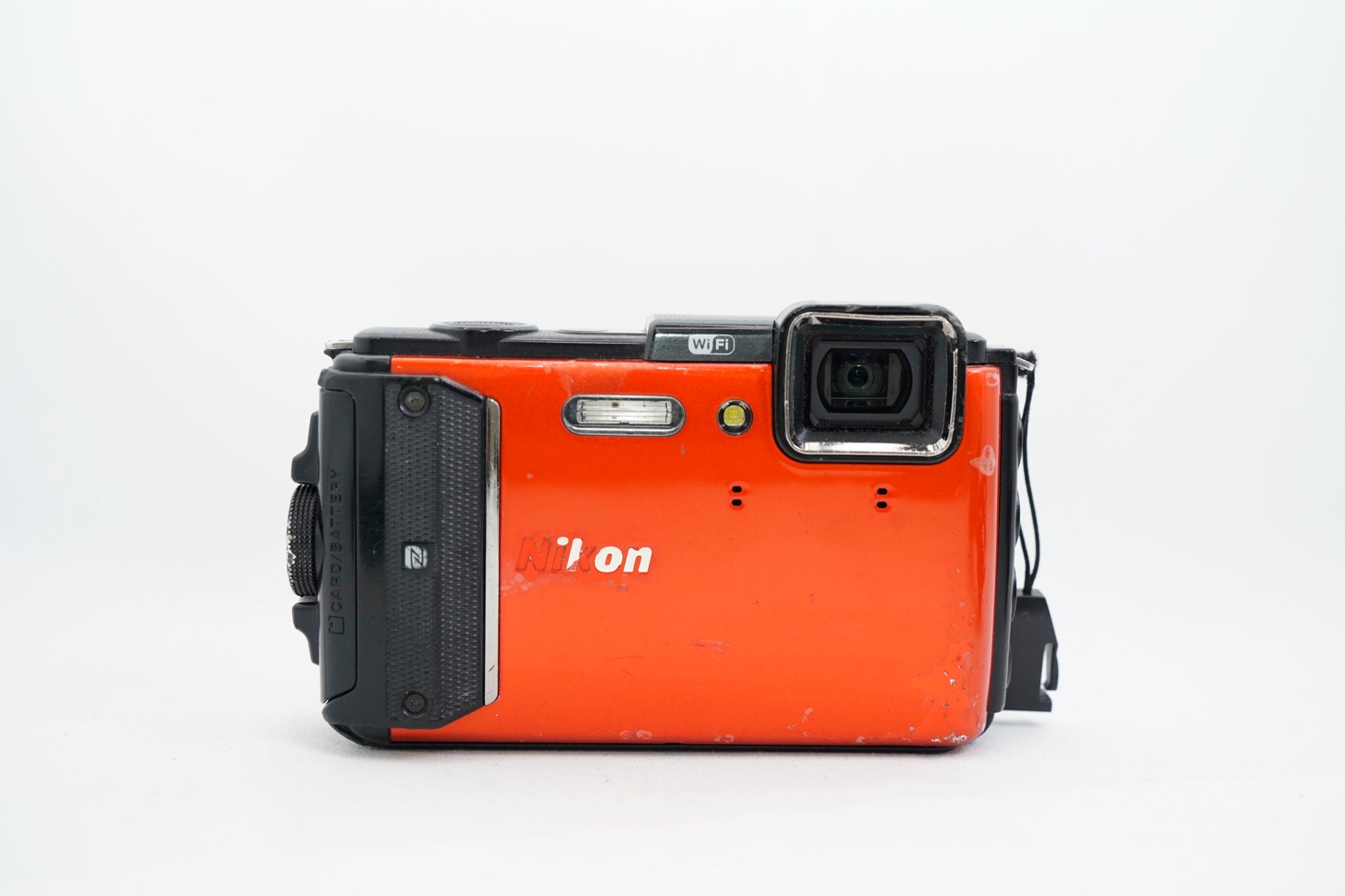 Nikon COOLPIX AW130（付属：ケーブル充電器）