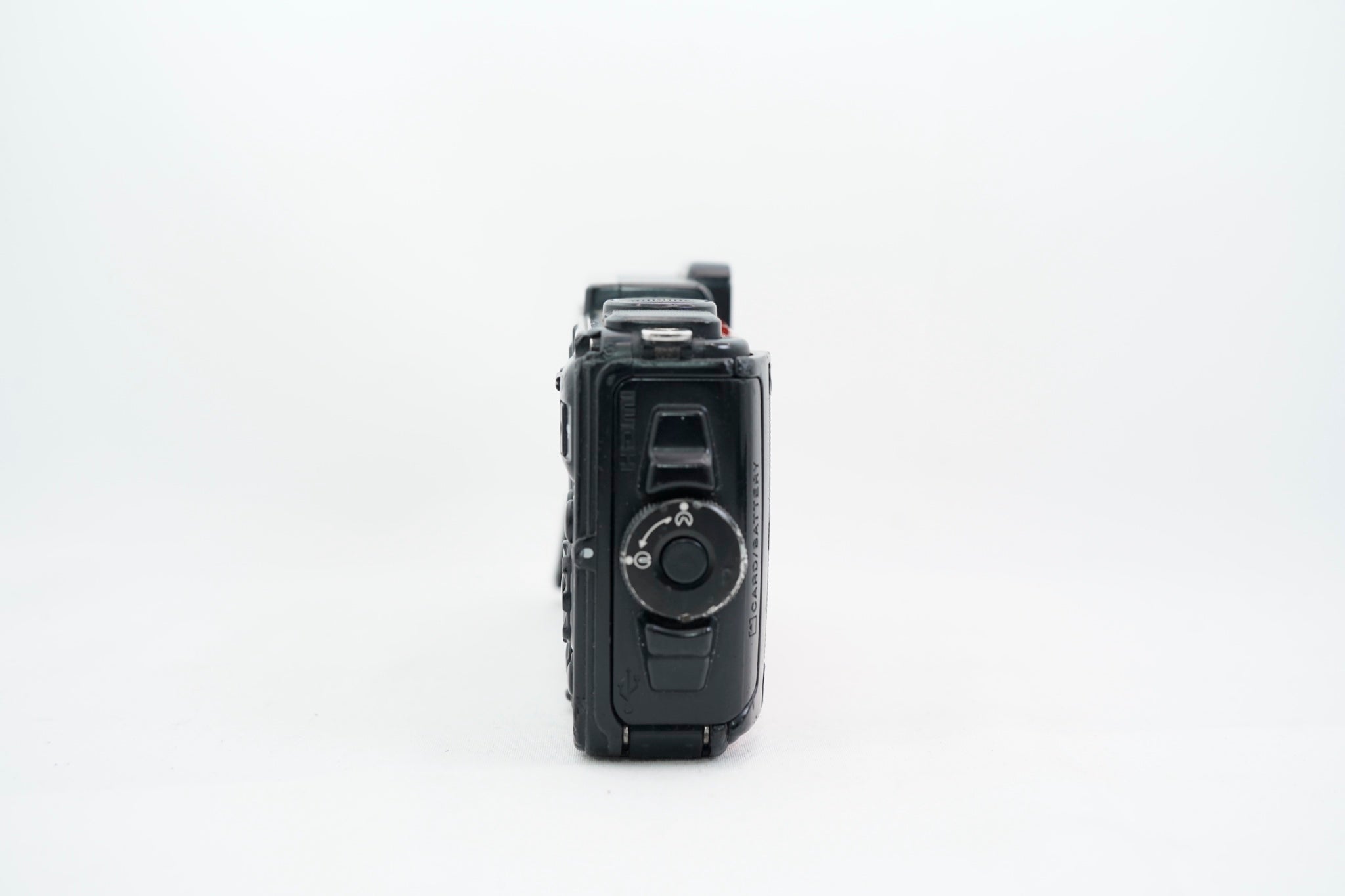 Nikon COOLPIX AW130（付属：ケーブル充電器）