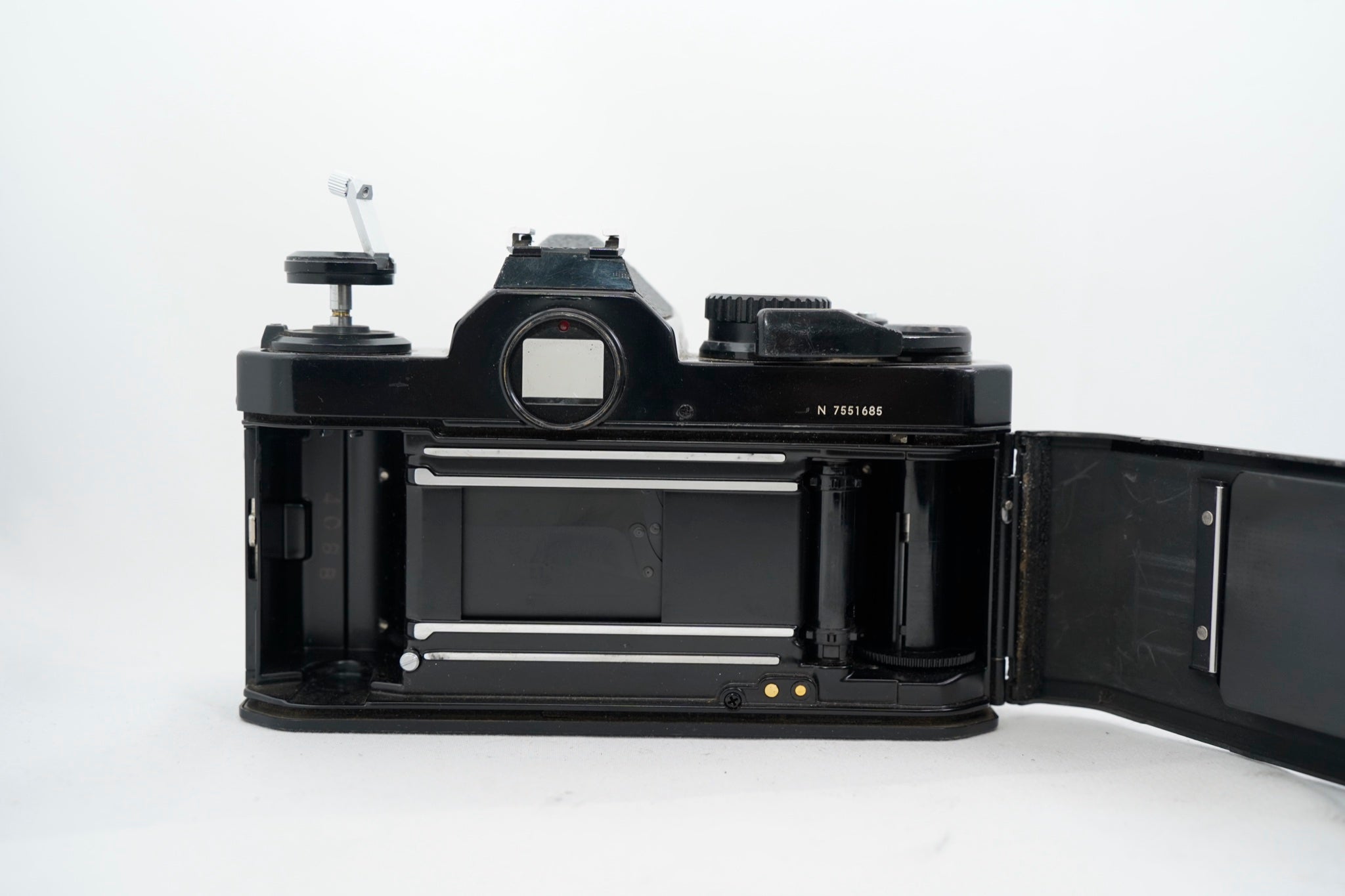 NIKON FM2 / AI 28mm F2.8