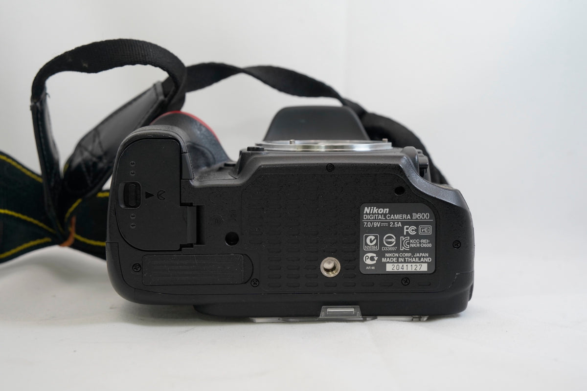 NIKON D600 バッテリ、チャージャー