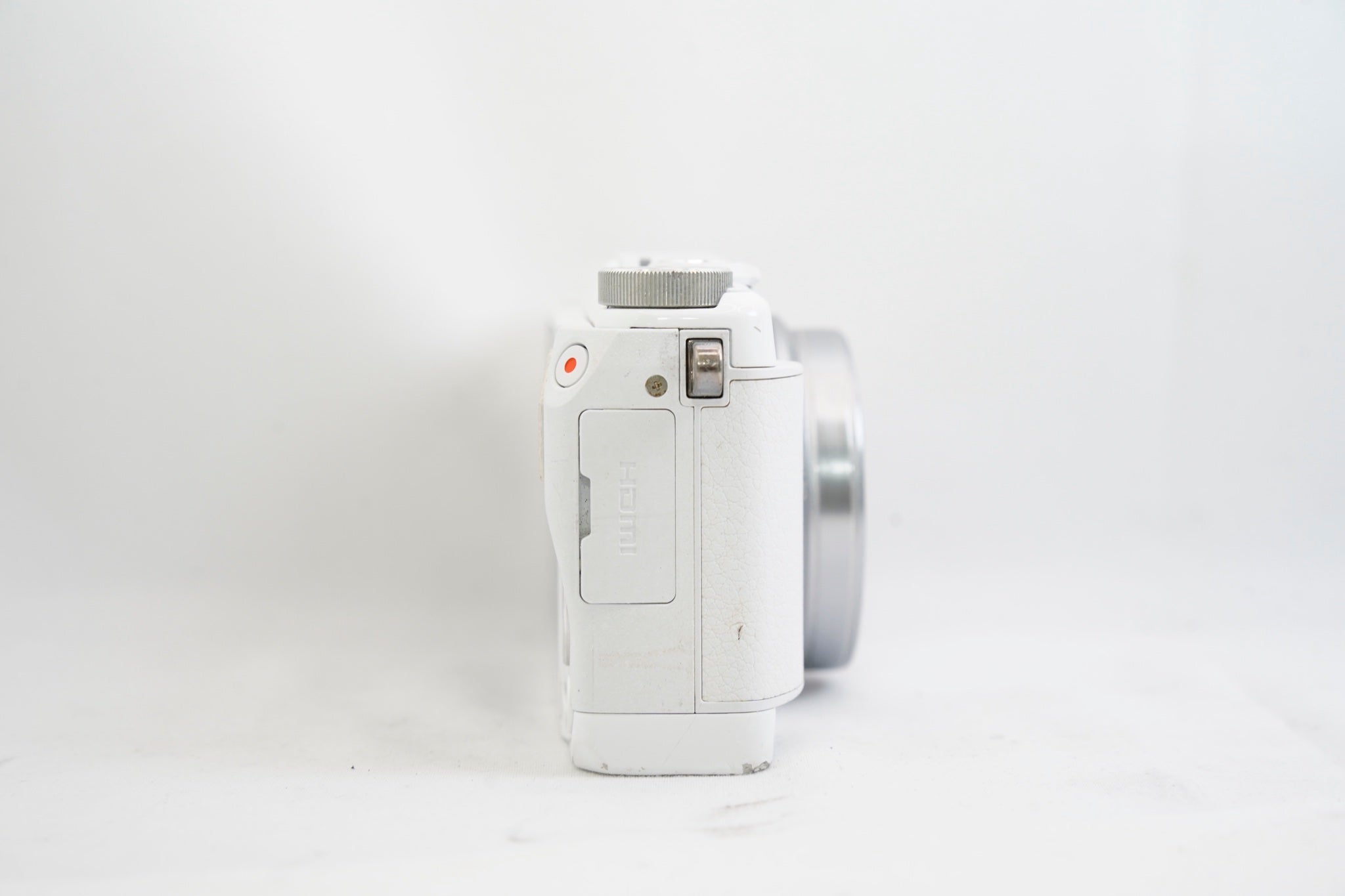 OLYMPUS STYLUS SH-1 ホワイト（付属：バッテリー）