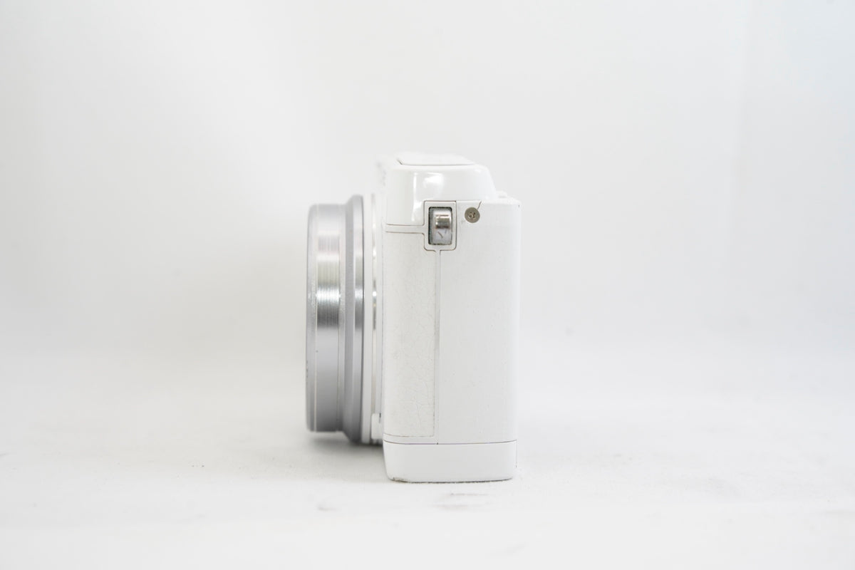 OLYMPUS STYLUS SH-1 ホワイト（付属：バッテリー）