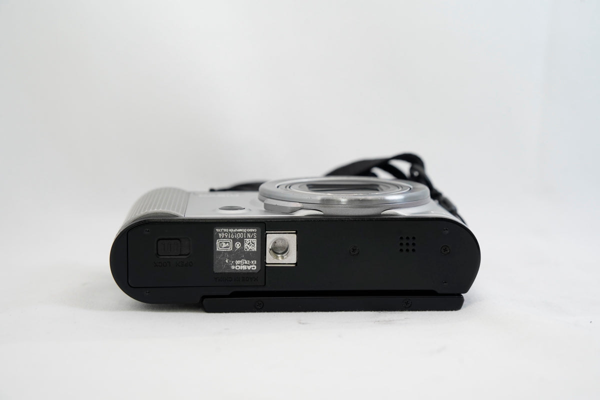 CASIO EXILIM EX-ZR1600 シルバー（付属：バッテリー）