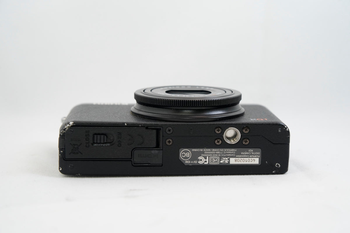 FUJIFILM XQ1 (4C010208)