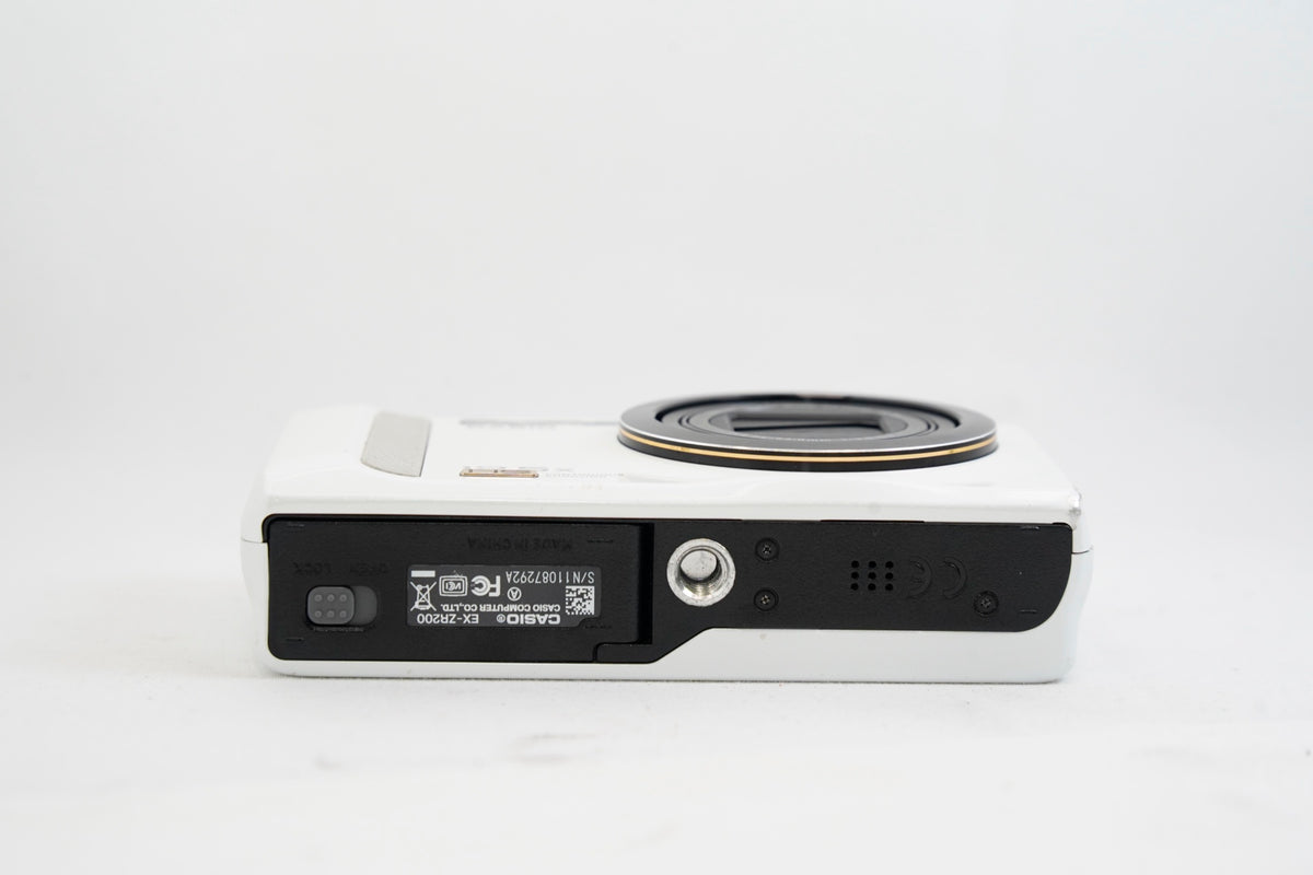 CASIO EXILIM EX-ZR200 ホワイト（付属：バッテリー）