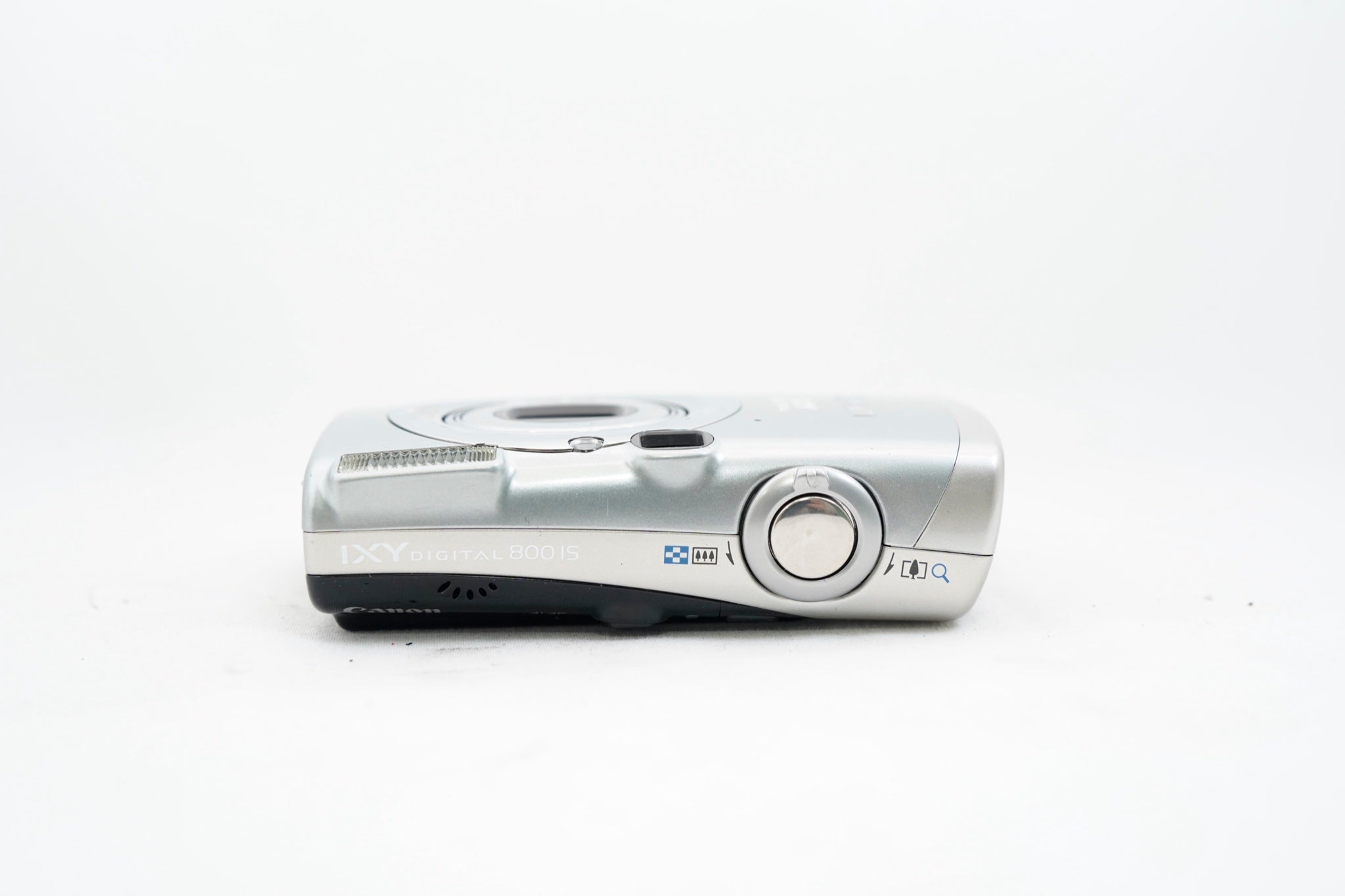 Canon IXY DIGITAL 800 IS シルバー（付属：説明書・箱・バッテリー・充電器）