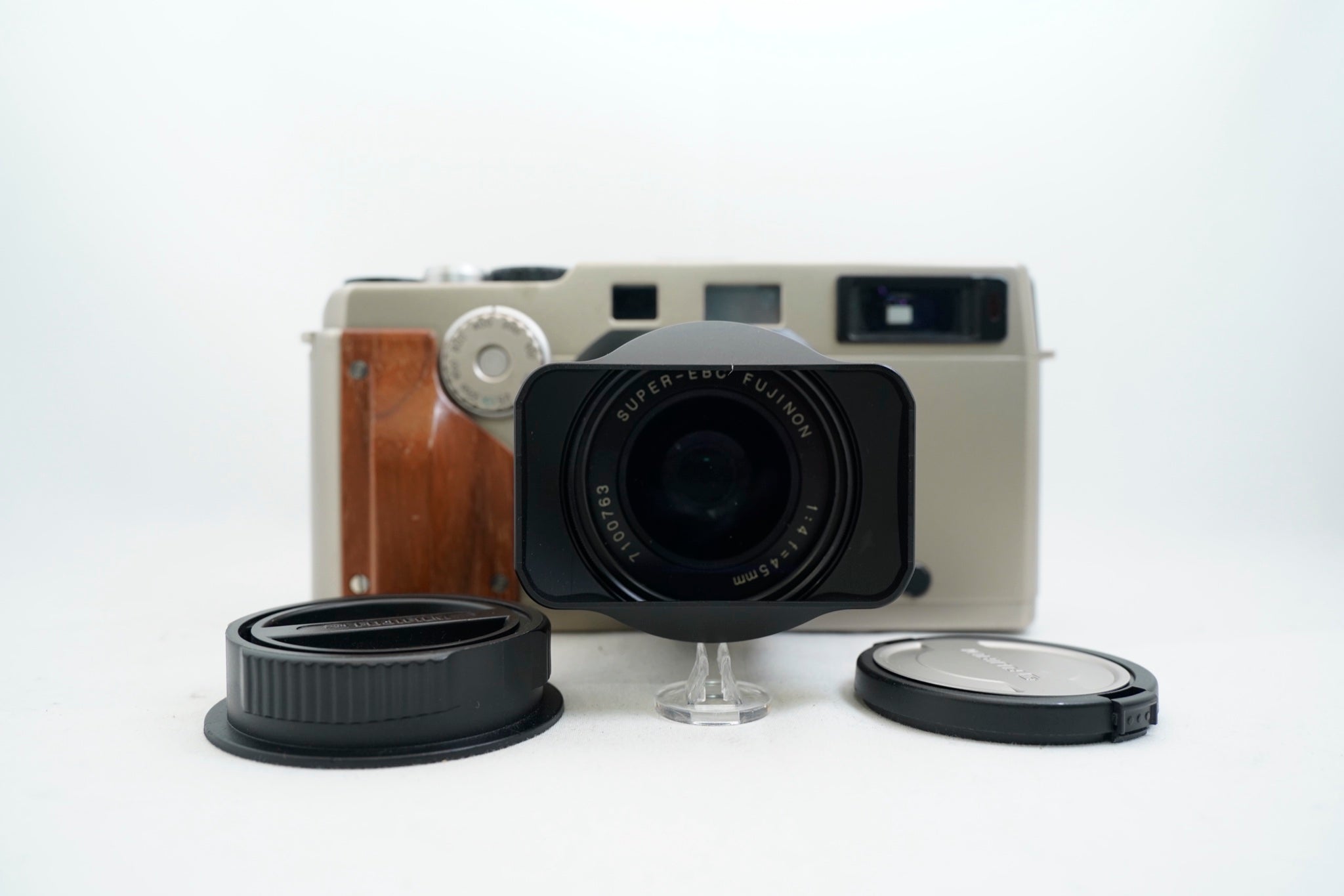 FUJIFILM TX-1 / SUPER-EBC FUJINON 45mm F4 フィルター付属