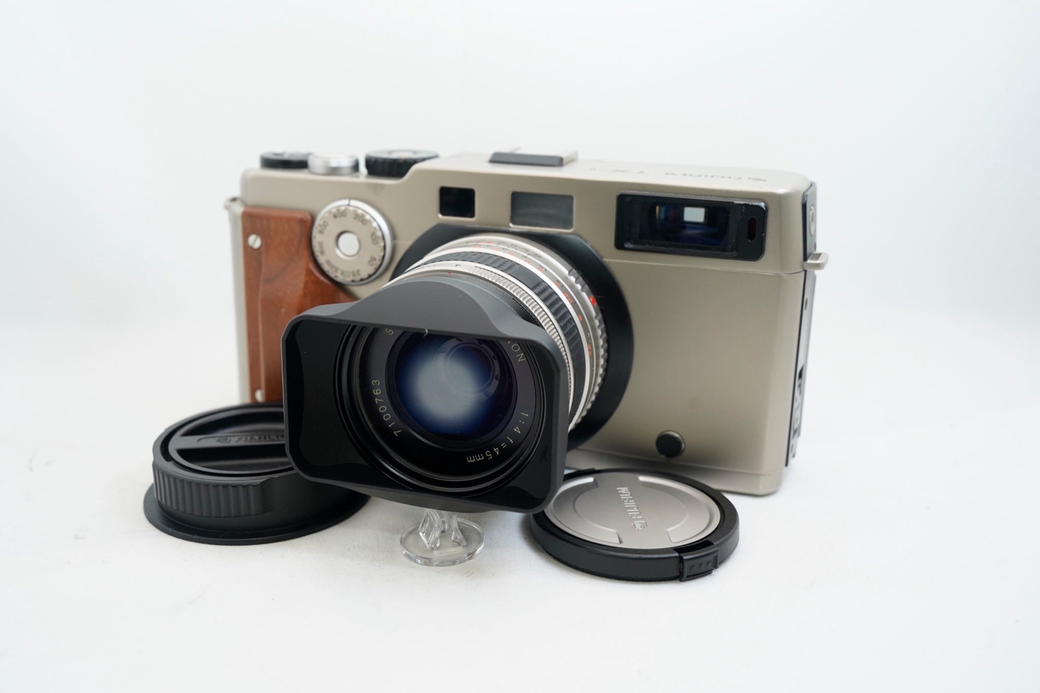 FUJIFILM TX-1 / SUPER-EBC FUJINON 45mm F4 フィルター付属