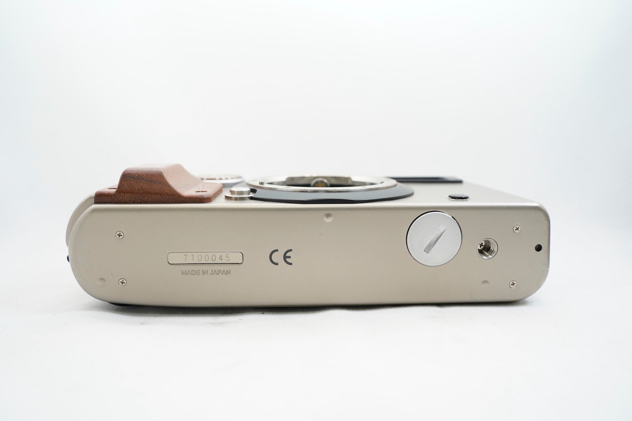 FUJIFILM TX-1 / SUPER-EBC FUJINON 45mm F4 フィルター付属