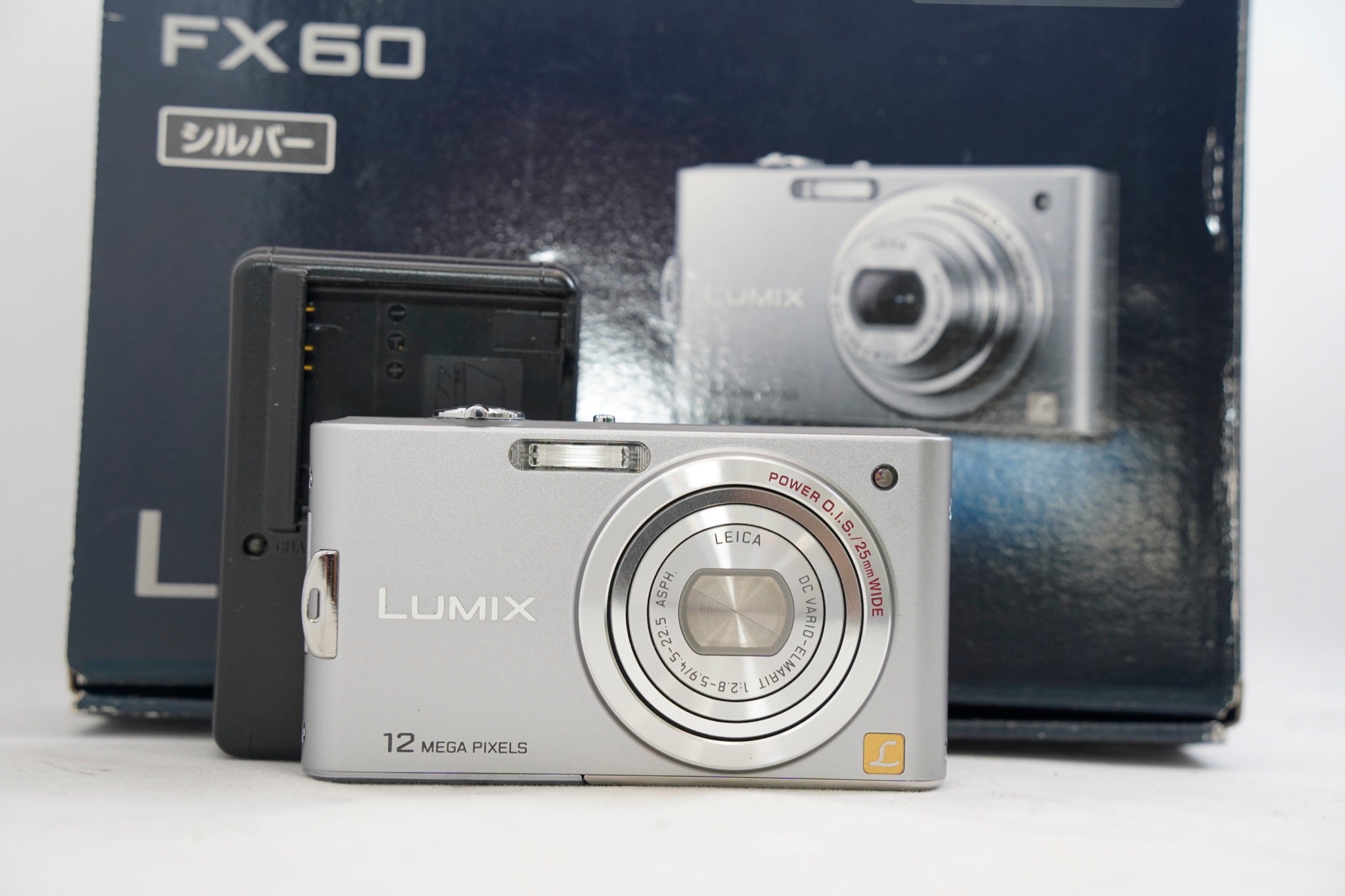 PANASONIC LUMIX DMC-FX60 シルバー