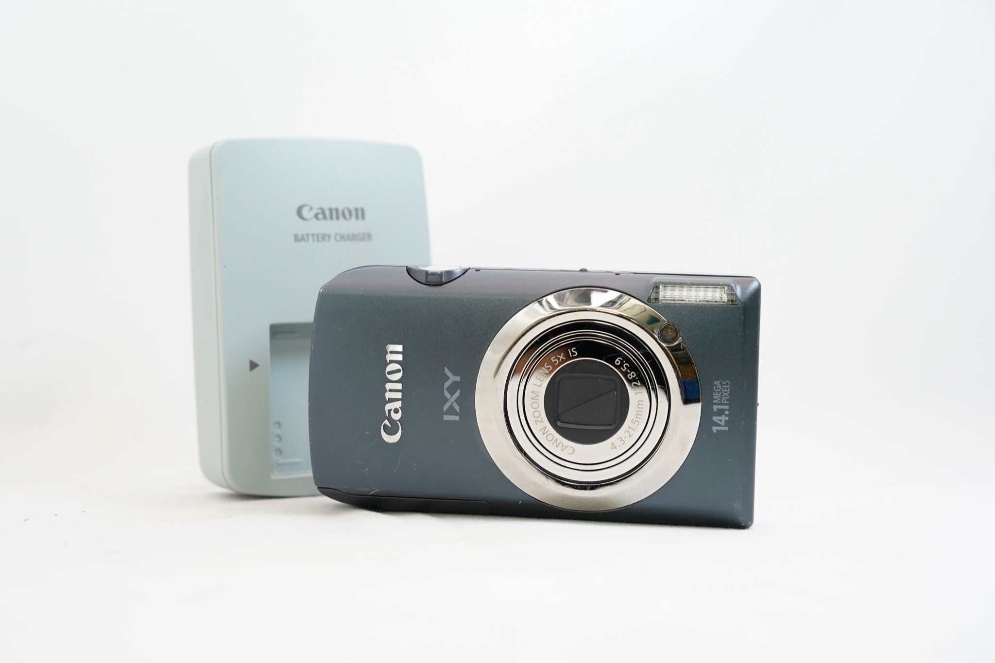 Canon IXY 10S（付属：バッテリー、充電器）
