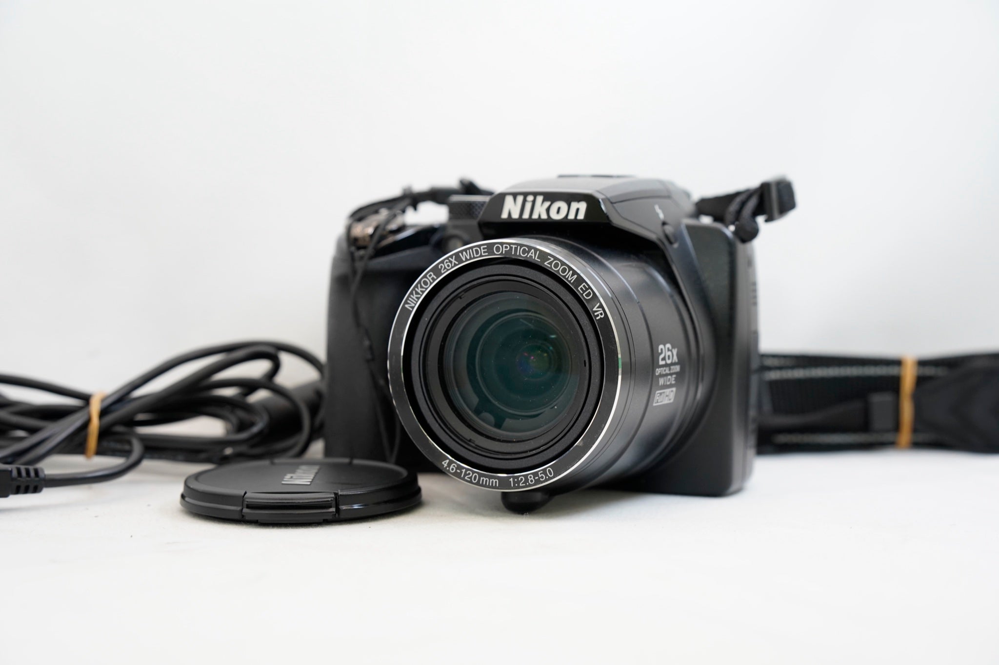 Nikon COOLPIX P100（付属：バッテリー、ケーブル充電器）