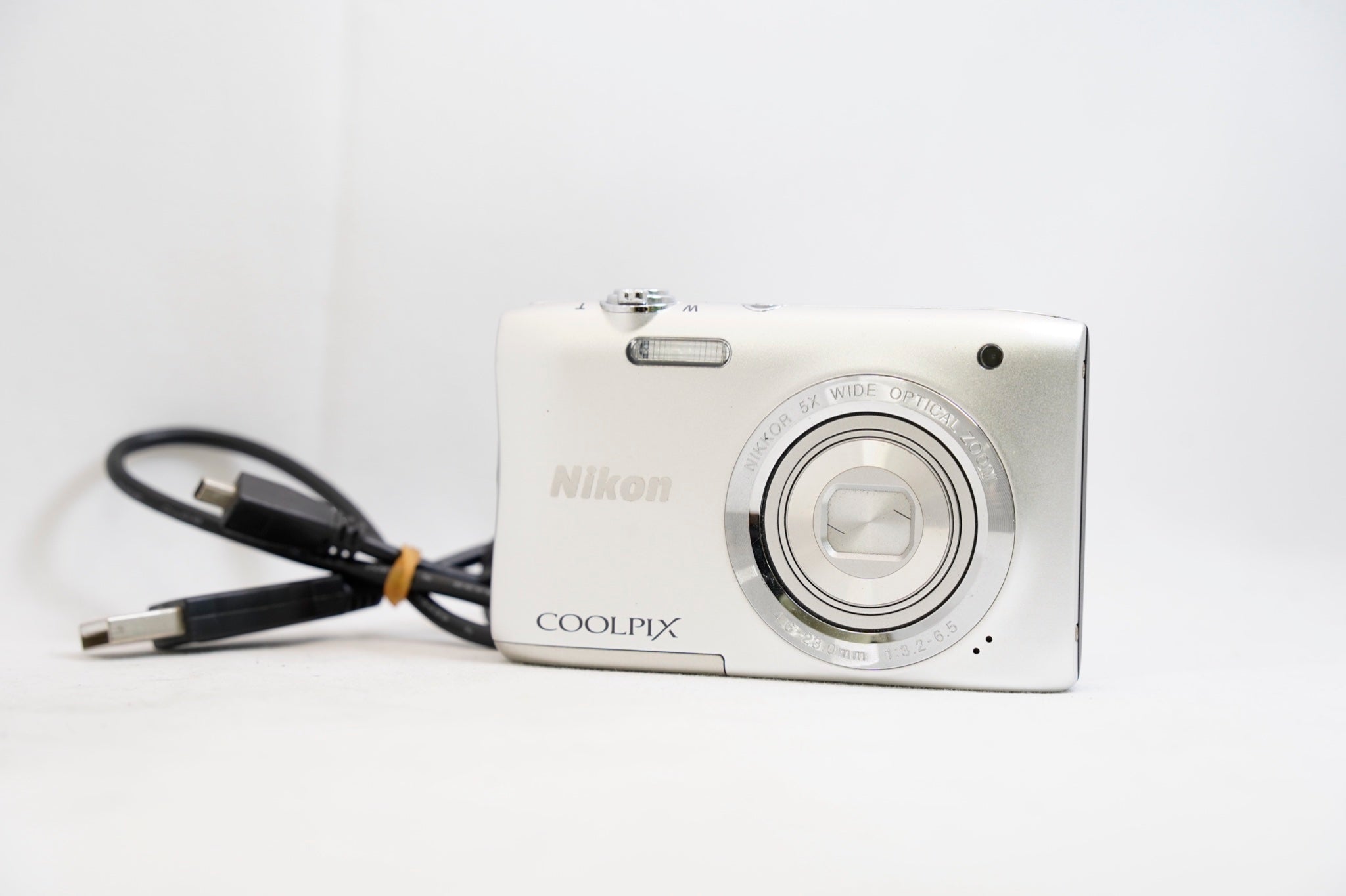 Nikon COOLPIX S2900 シルバー（付属：ケーブル充電器、バッテリー）