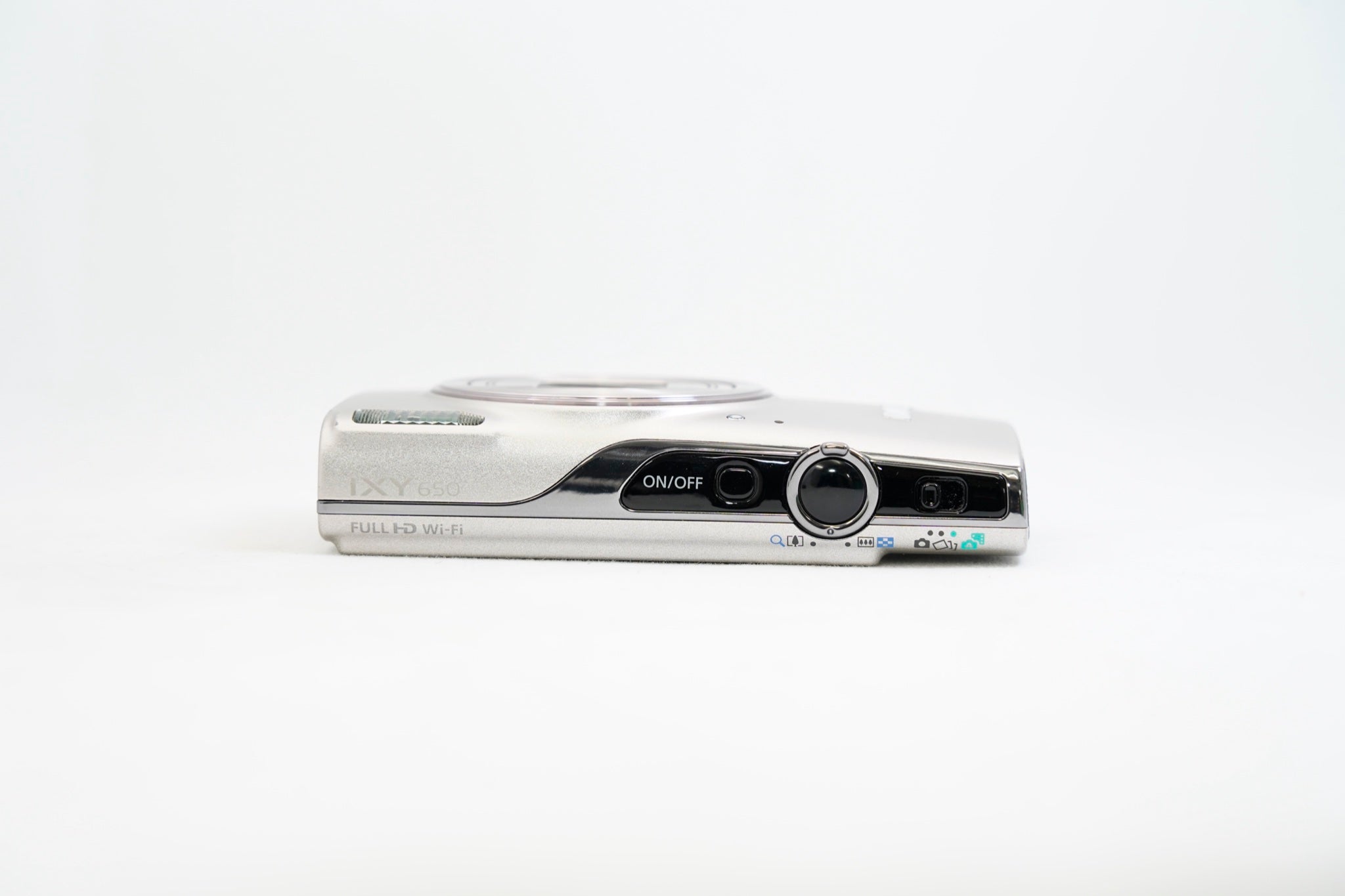 Canon IXY 650 シルバー（付属：バッテリー、充電器）