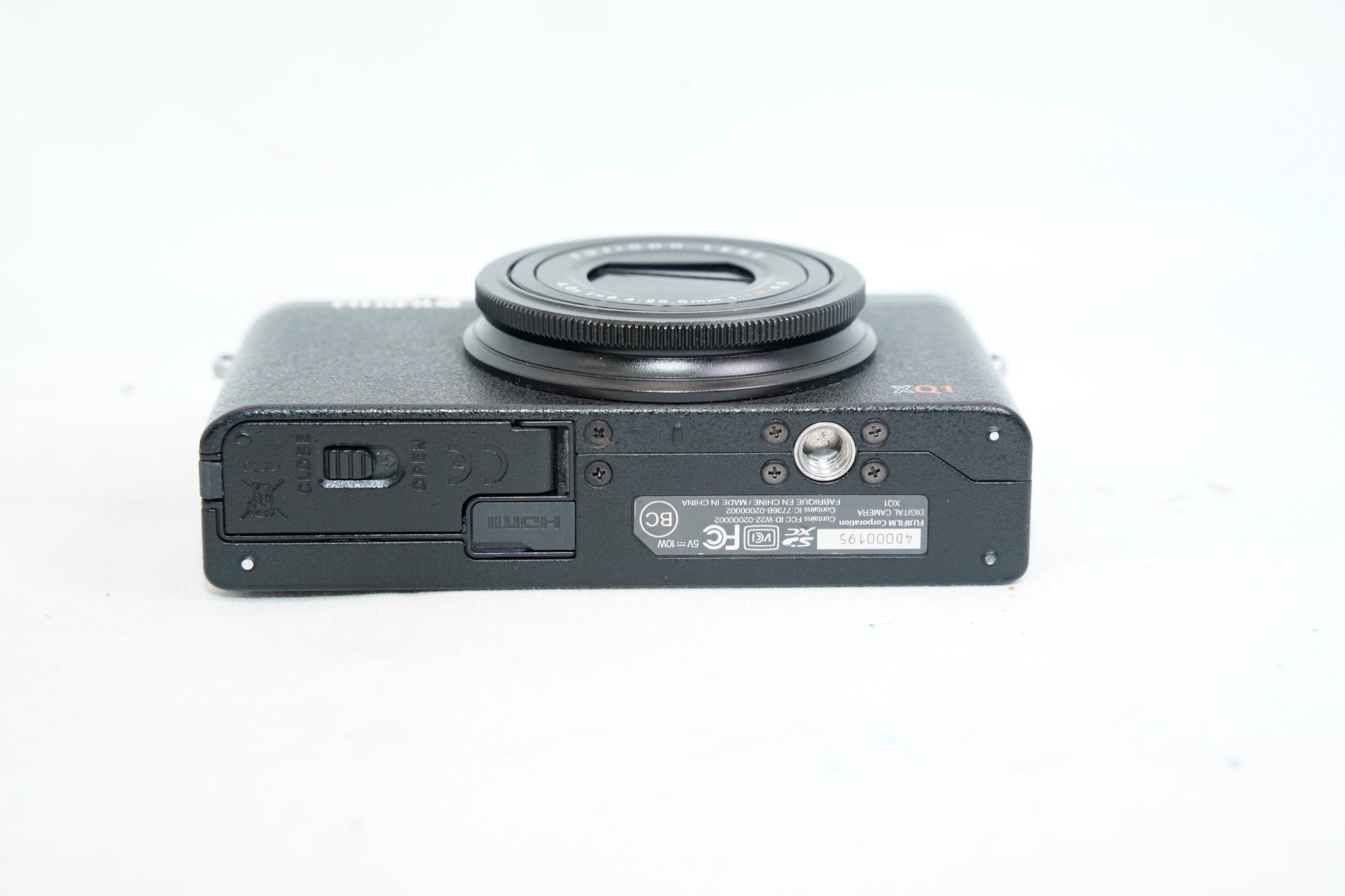 FUJIFILM XQ1 ブラック（付属：充電器、バッテリー）