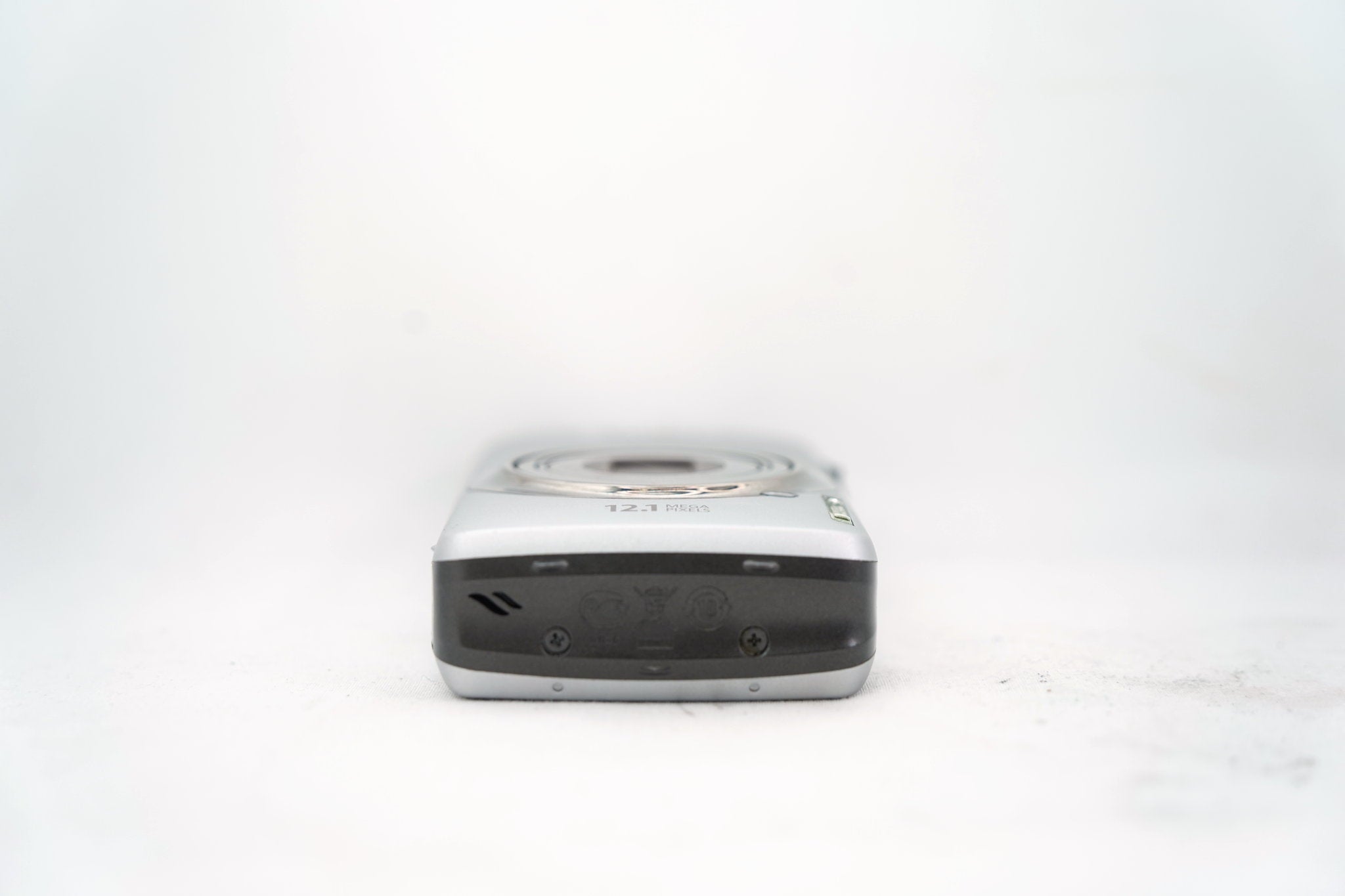 Canon IXY DIGITAL 930 IS グレー（付属：バッテリー、充電器）