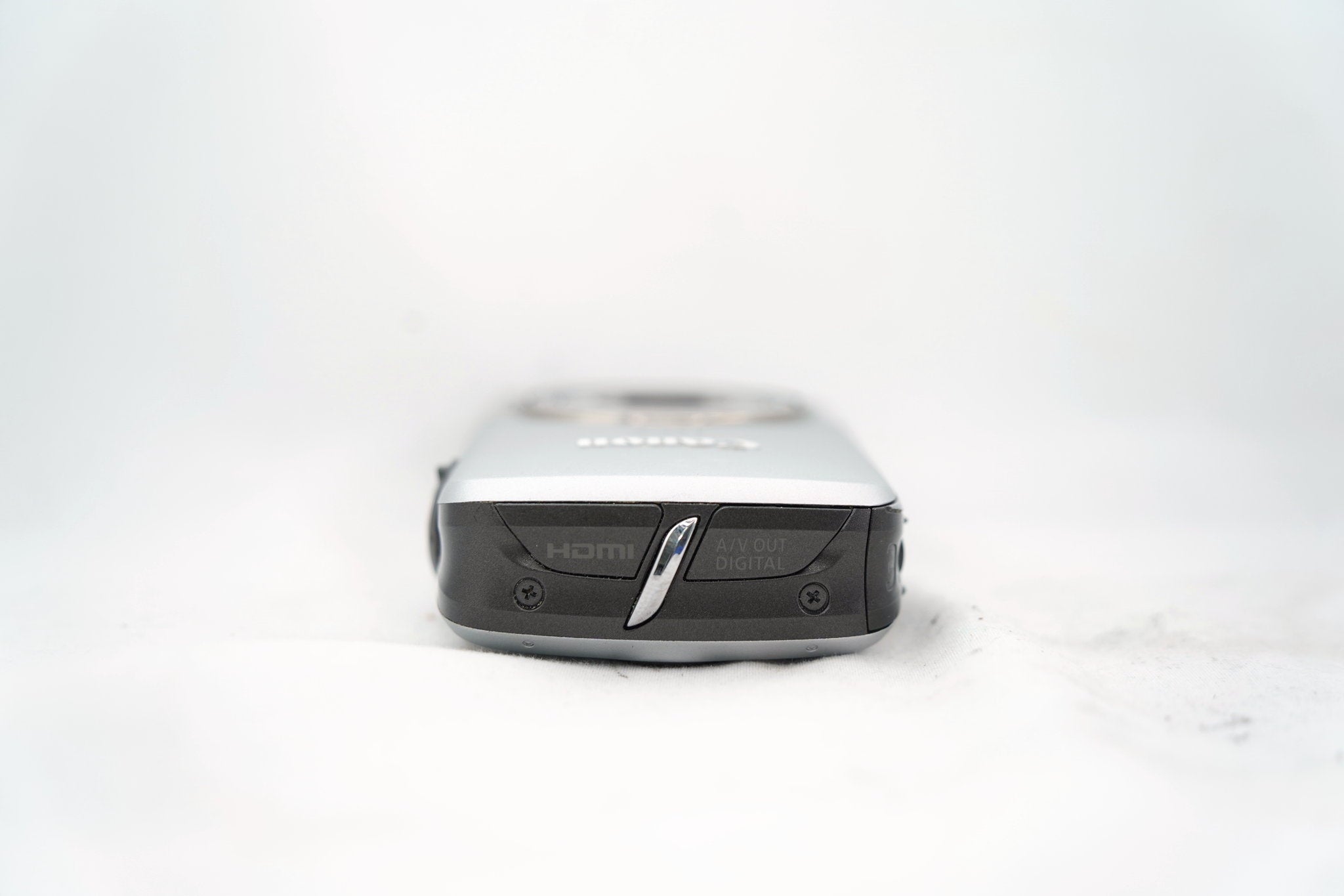 Canon IXY DIGITAL 930 IS グレー（付属：バッテリー、充電器）