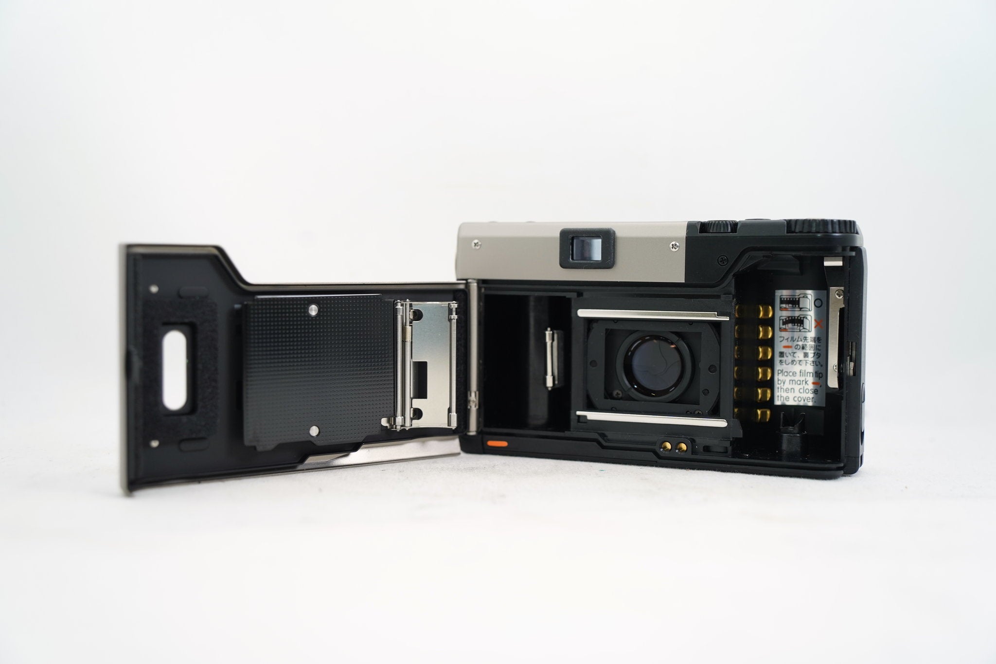 CONTAX T3 チタンシルバー 動作品 ケース・説明書付 CONTAX T3 シルバー 説明書付属