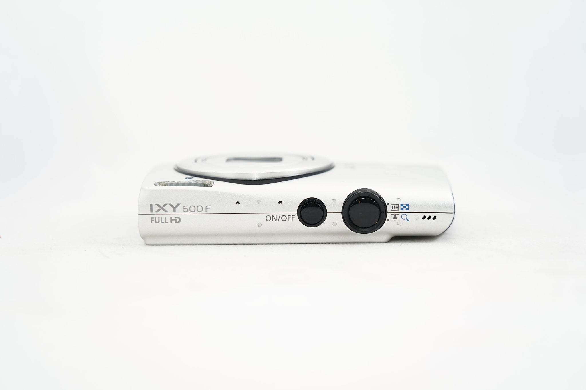 Canon IXY 600F シルバー