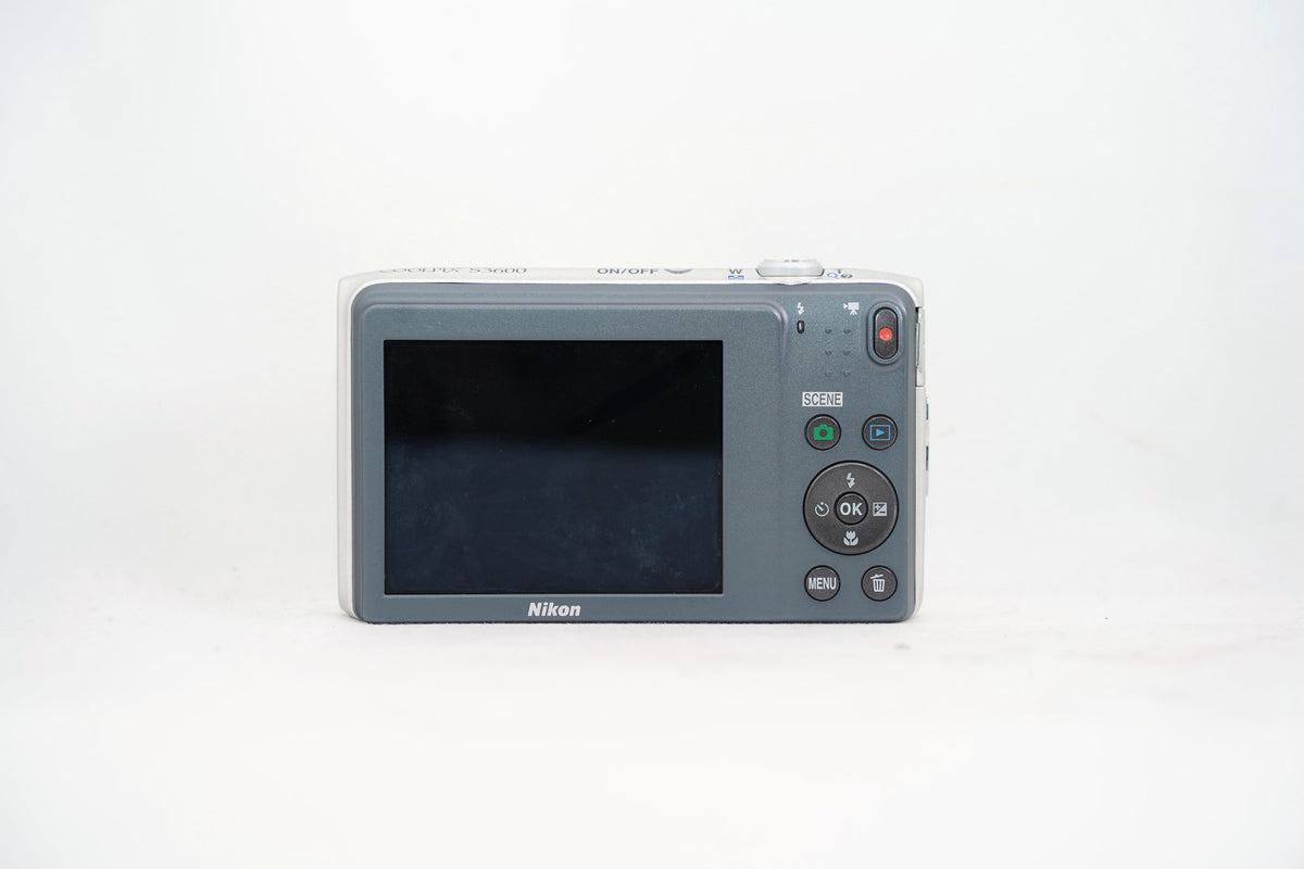 NIKON COOLPIX S3600 シルバー（付属：バッテリー）