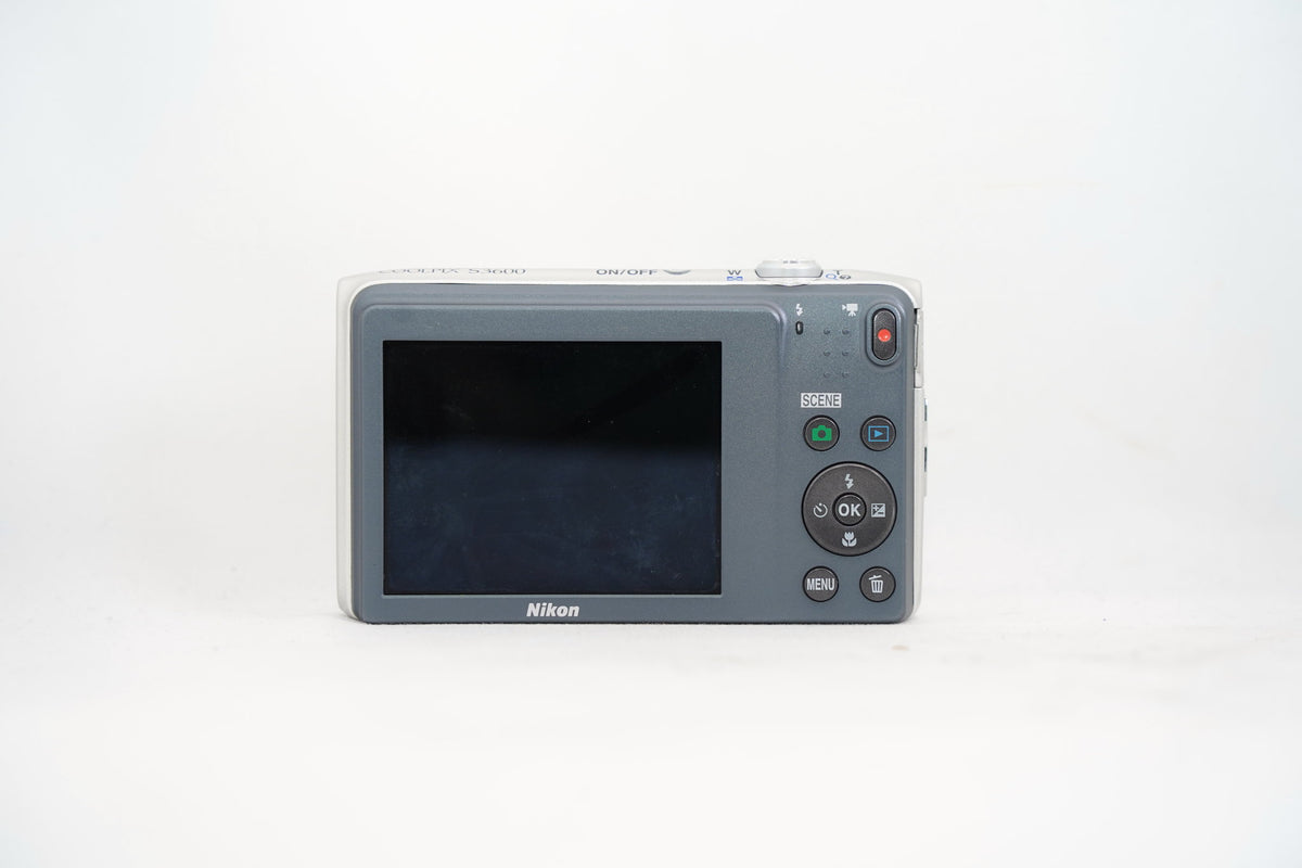 NIKON COOLPIX S3600 シルバー（付属：バッテリー）