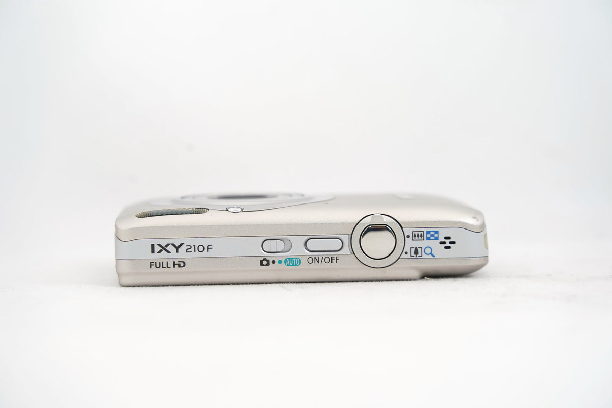 Canon IXY 210F シルバー