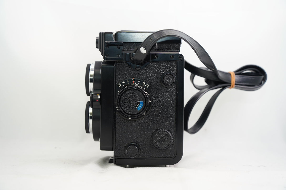 YASHICA MAT 124G