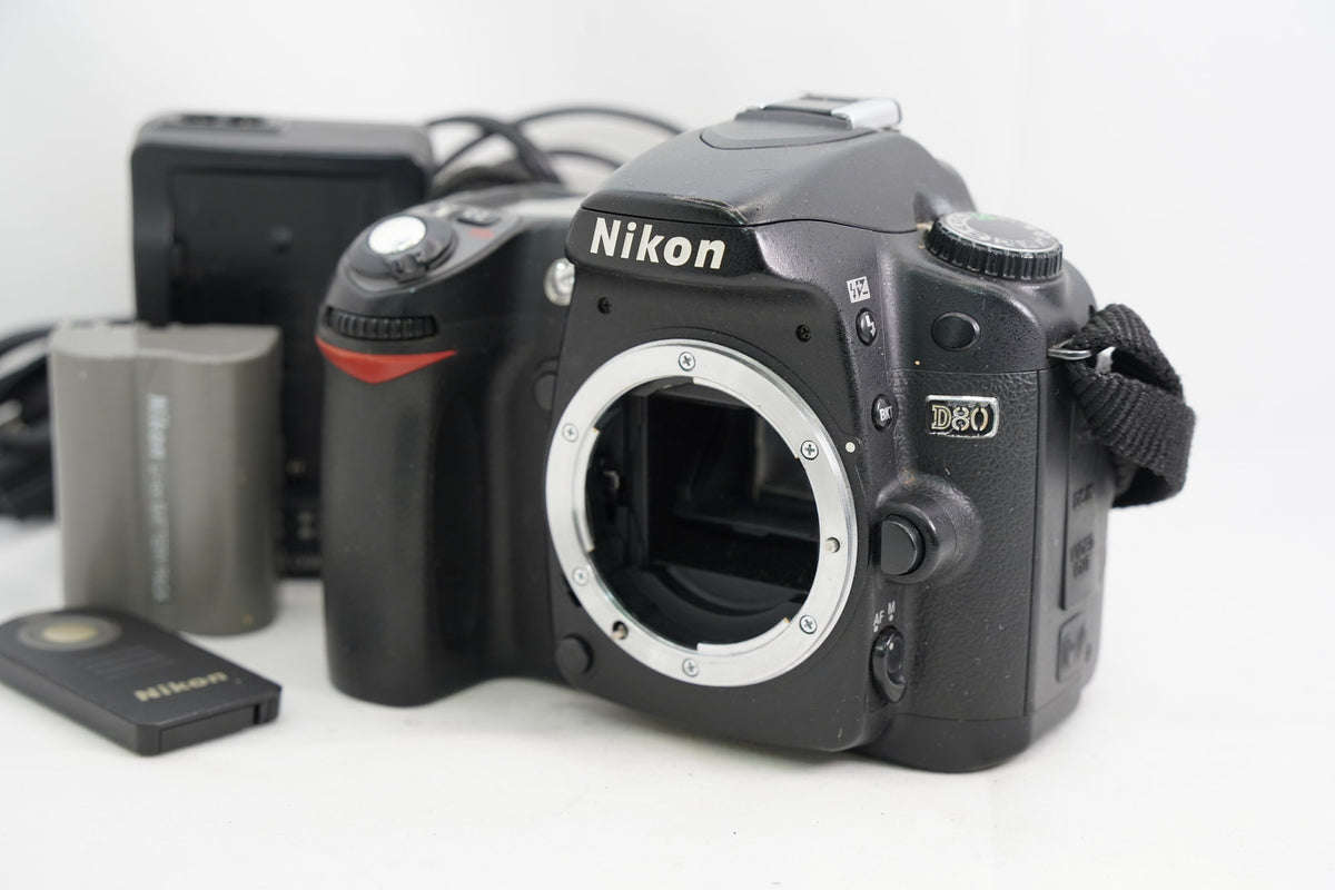 NIKON D80